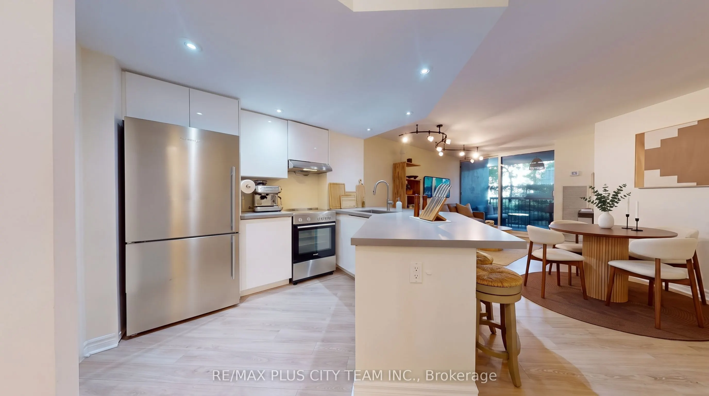 77 Maitland Place #123
