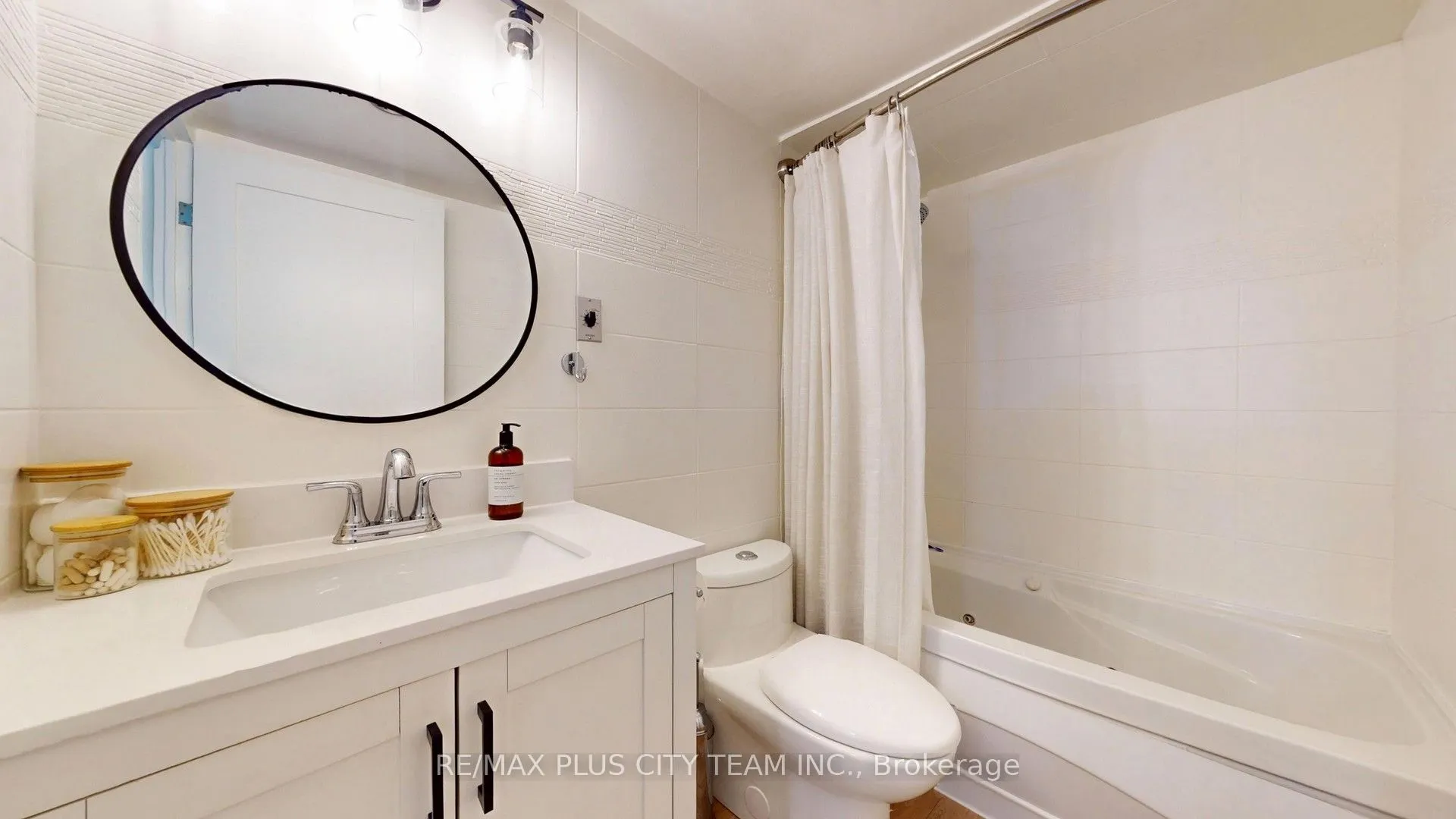 77 Maitland Place #123