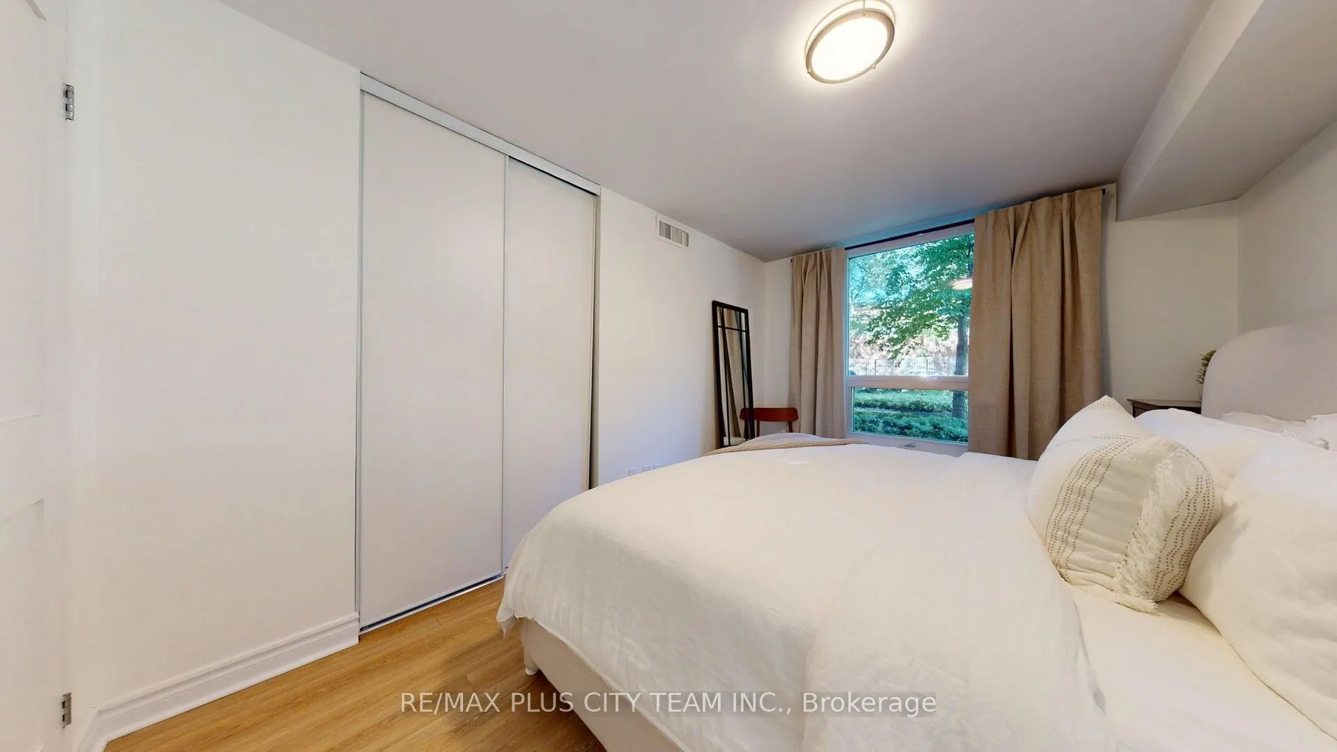 77 Maitland Place #123