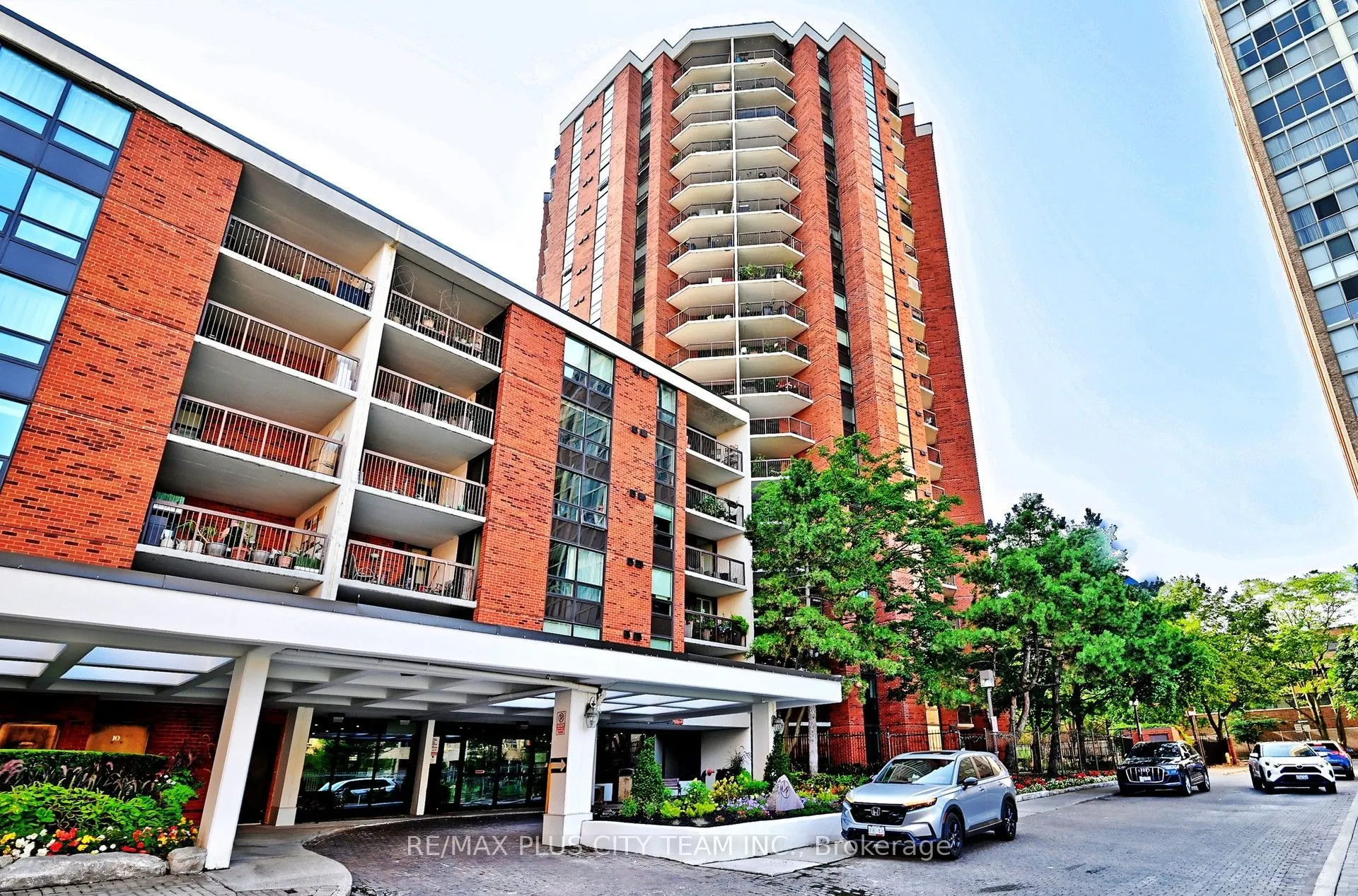 77 Maitland Place #123