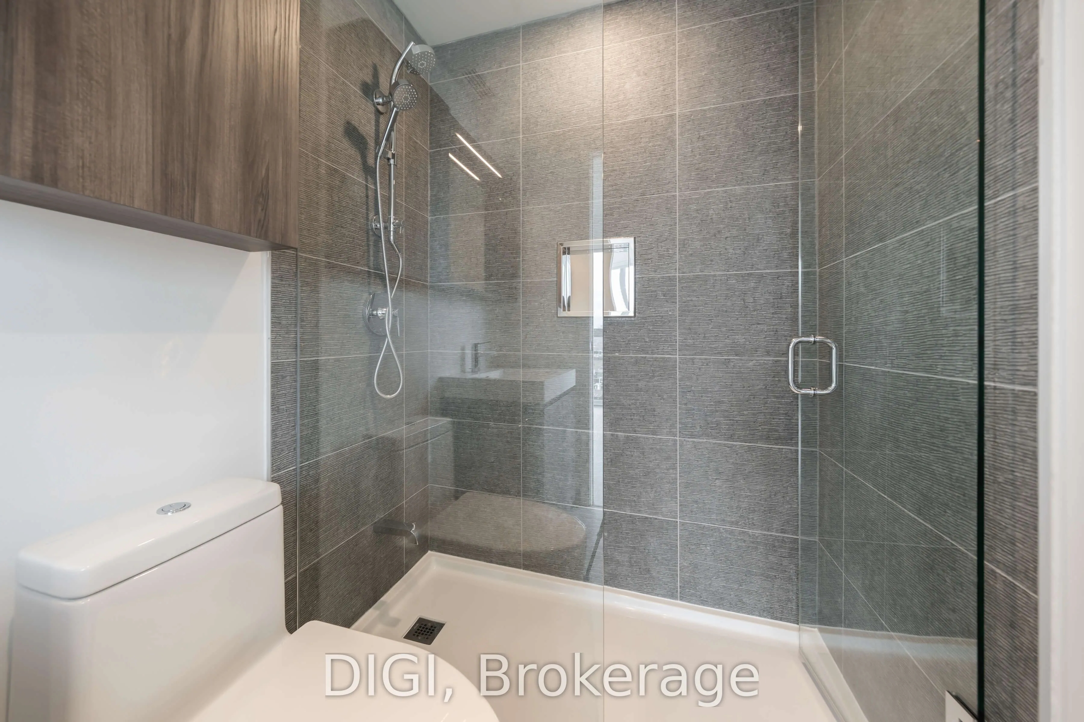 8 Gloucester Street #3004