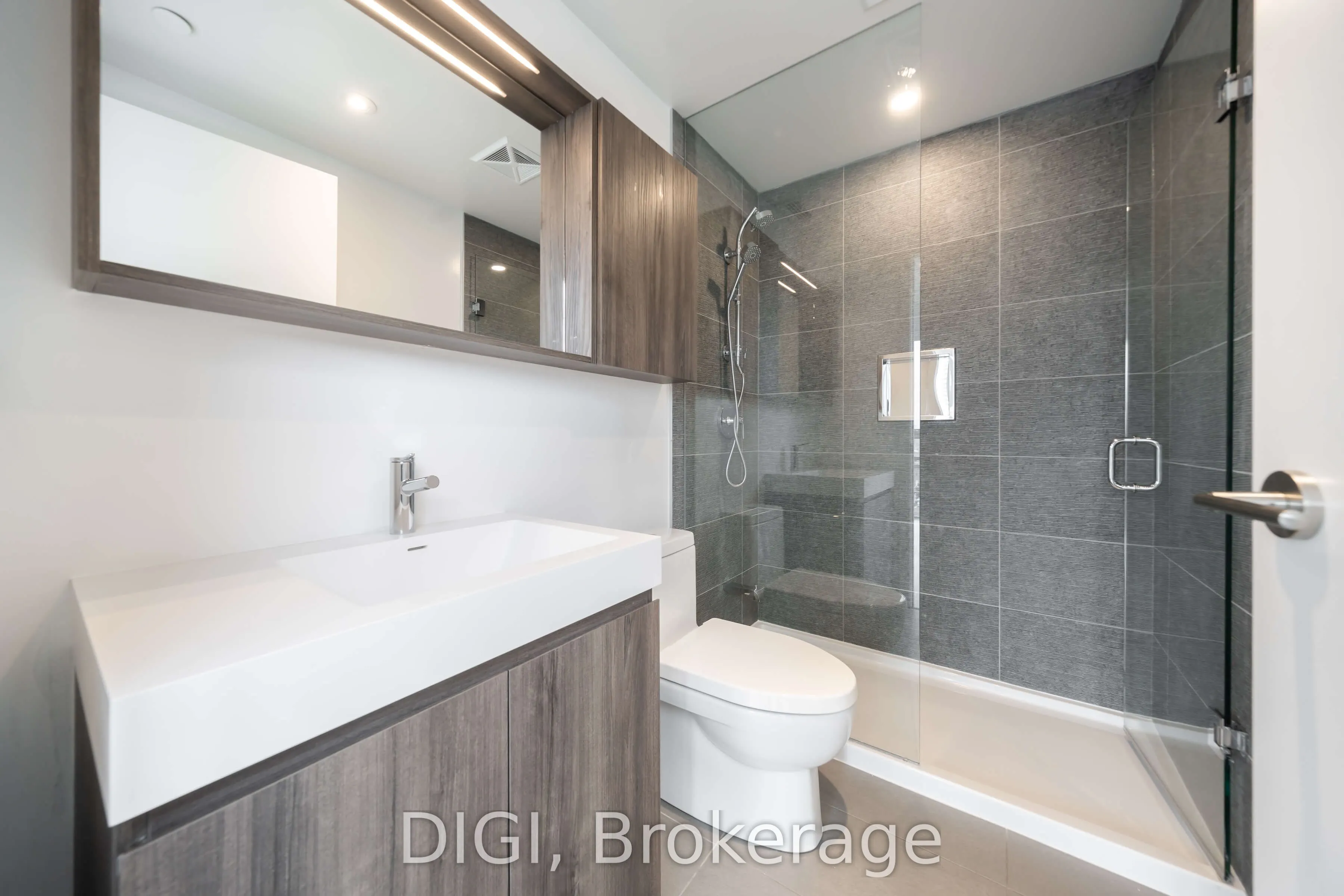 8 Gloucester Street #3004