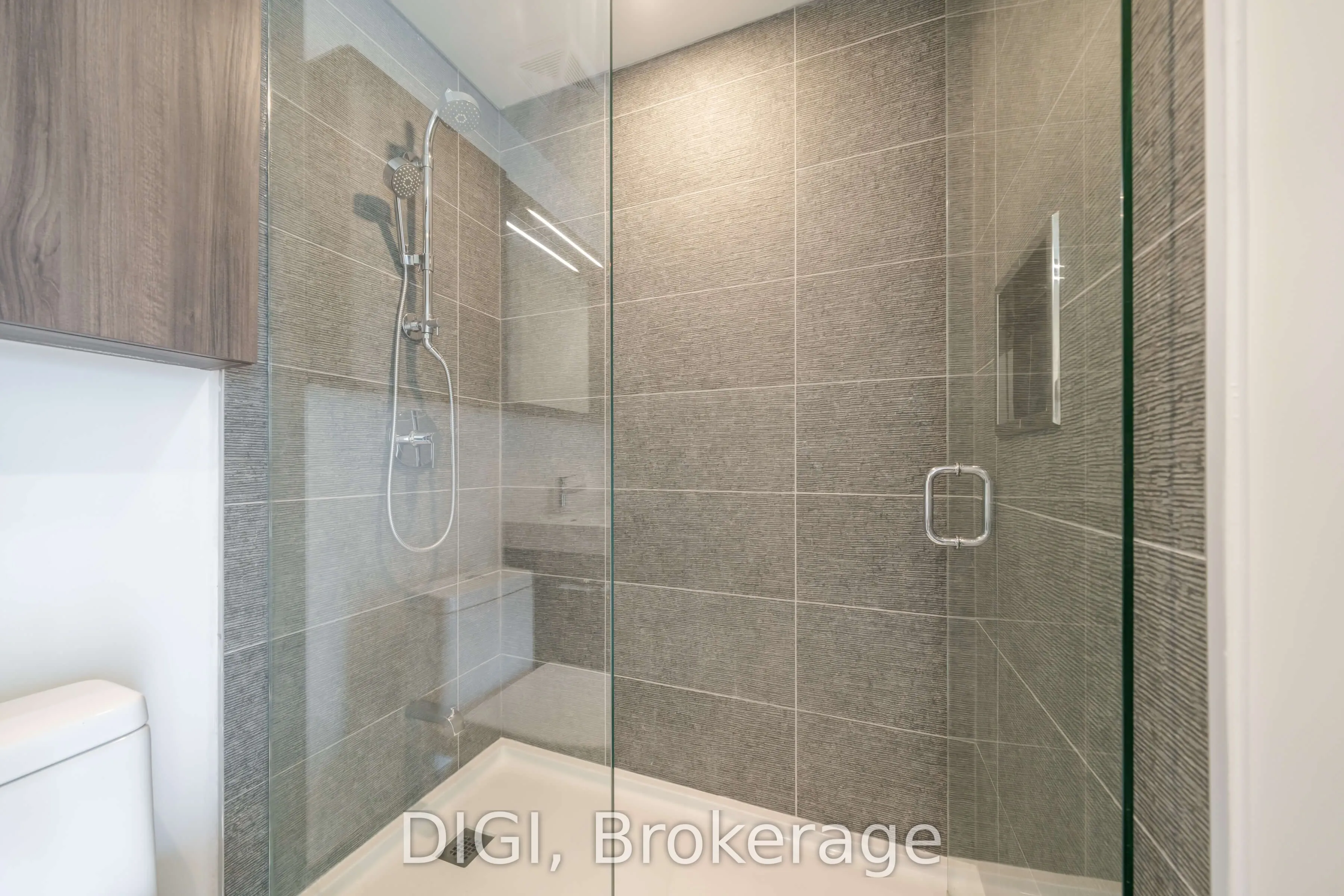 8 Gloucester Street #2406