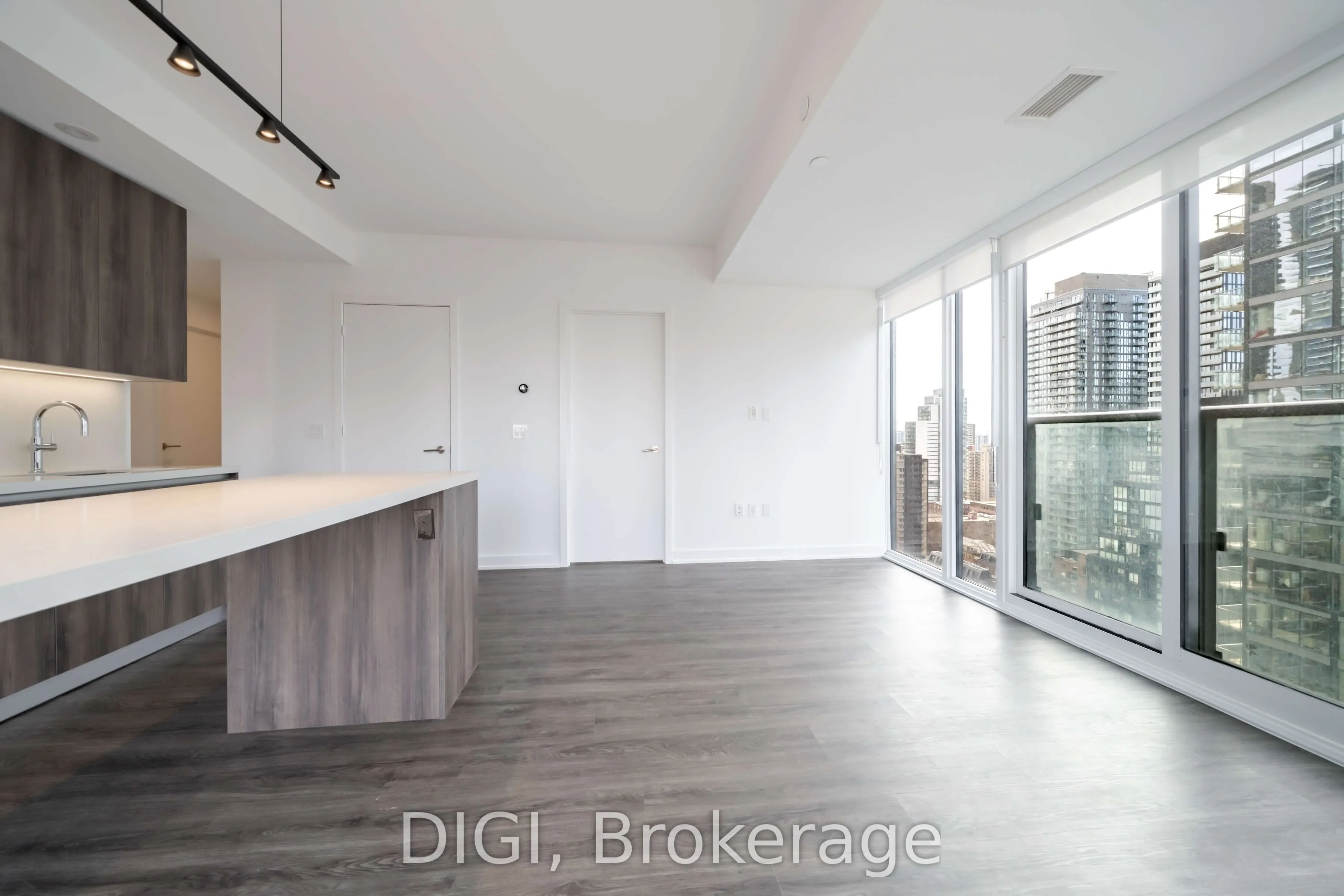 8 Gloucester Street #2406