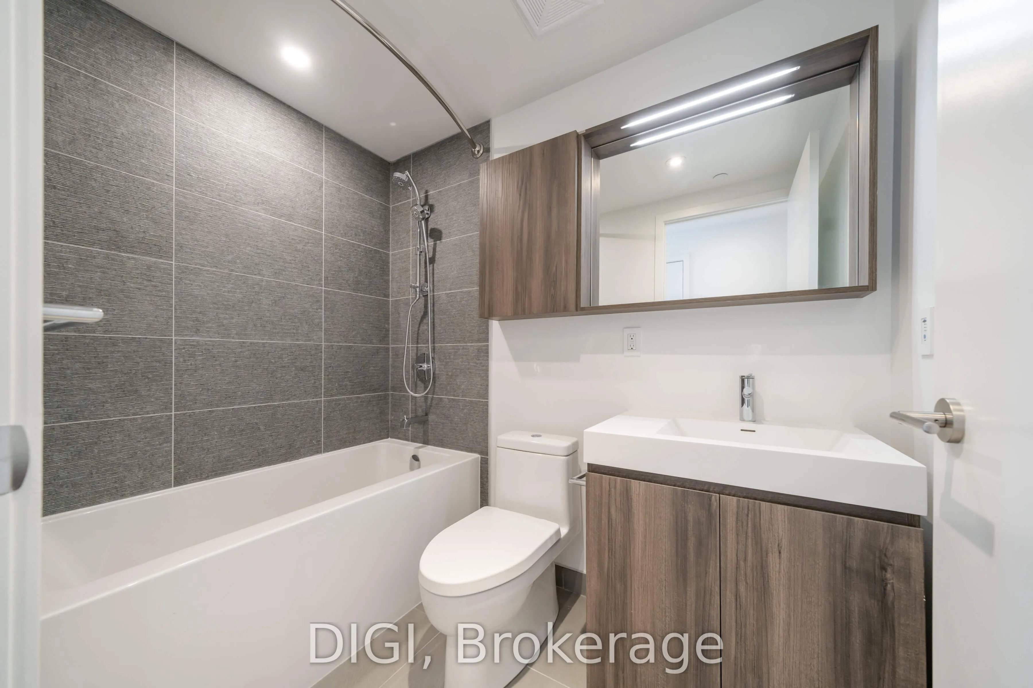 8 Gloucester Street #2406
