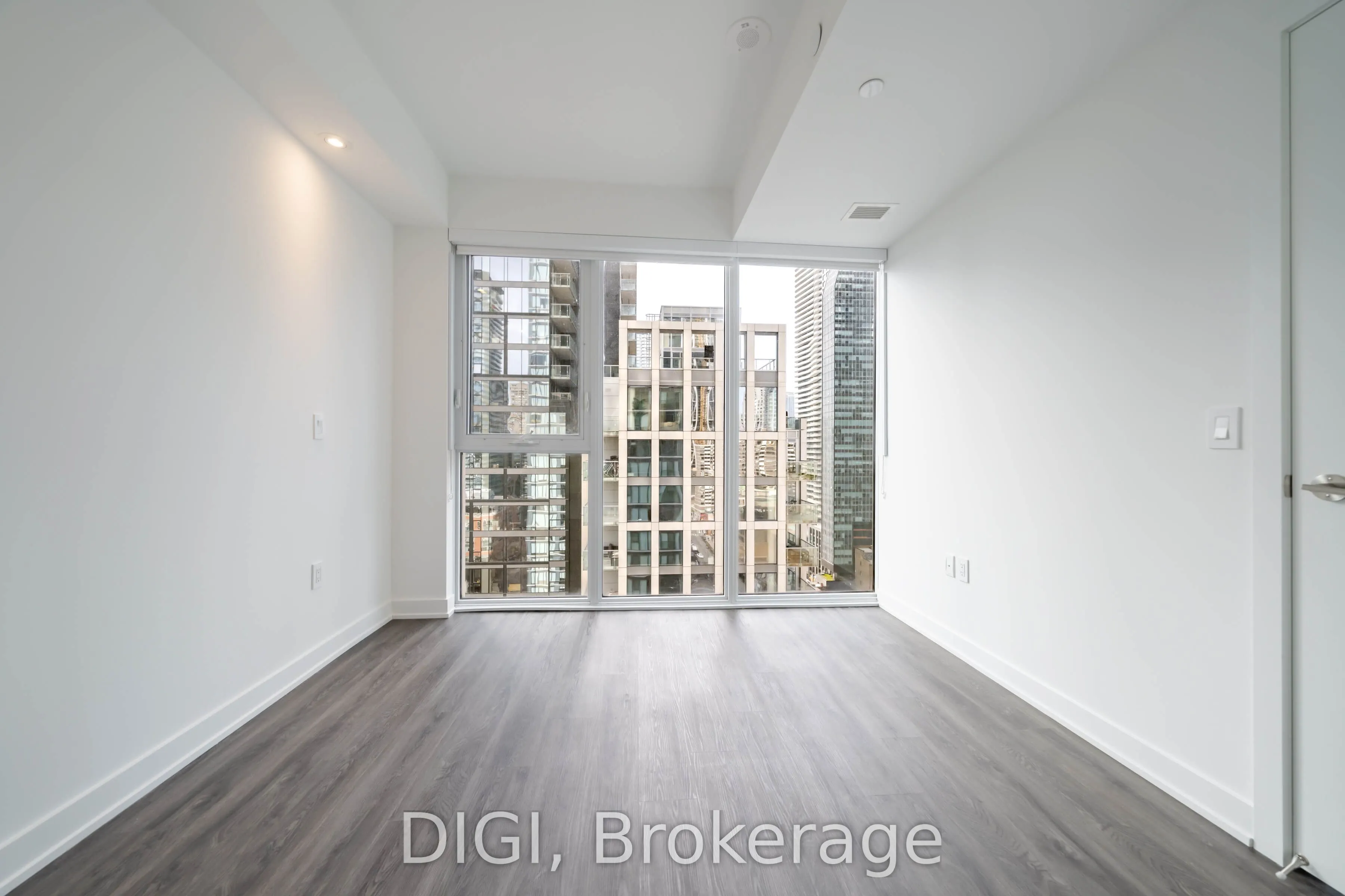 8 Gloucester Street #2406