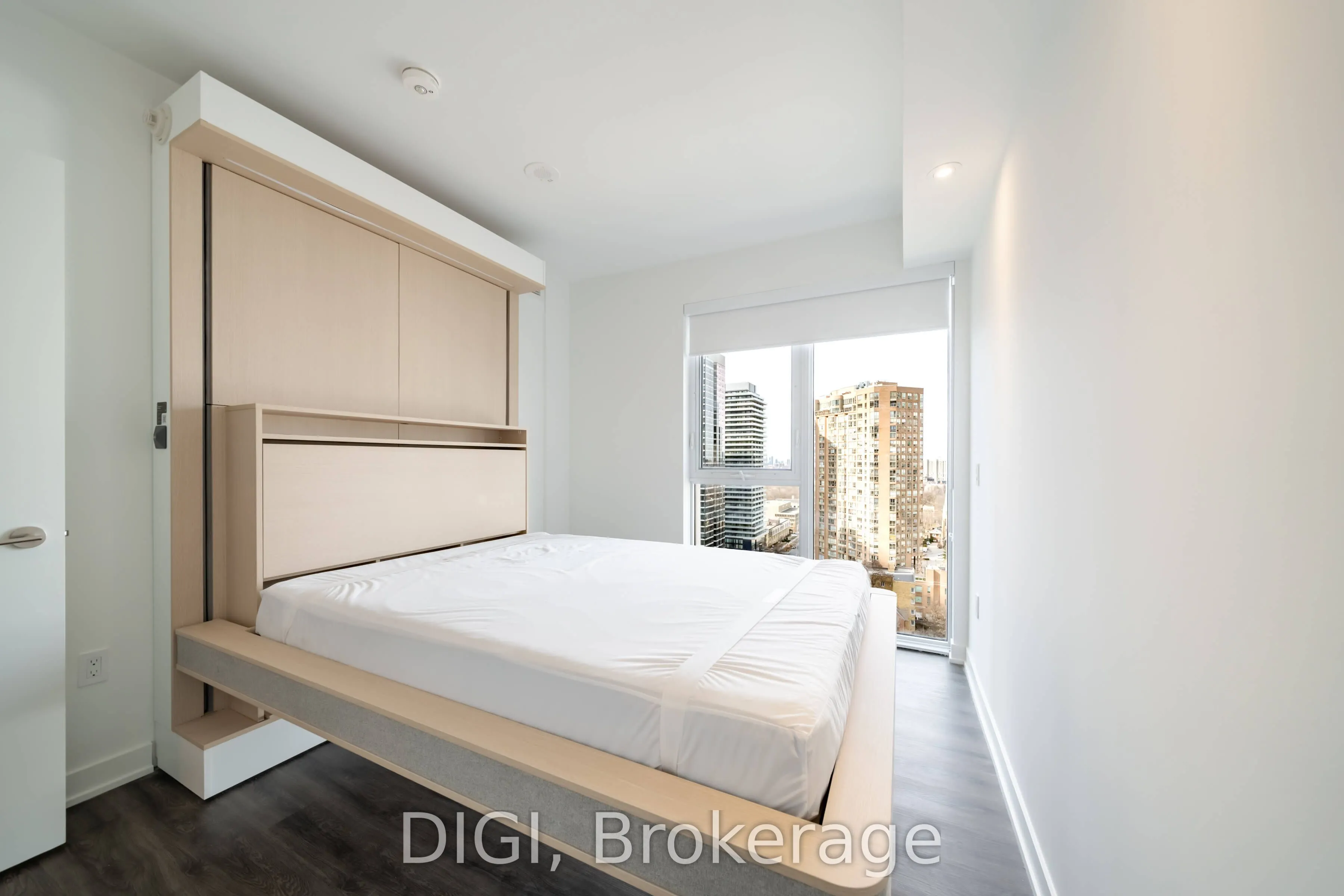 8 Gloucester Street #2406