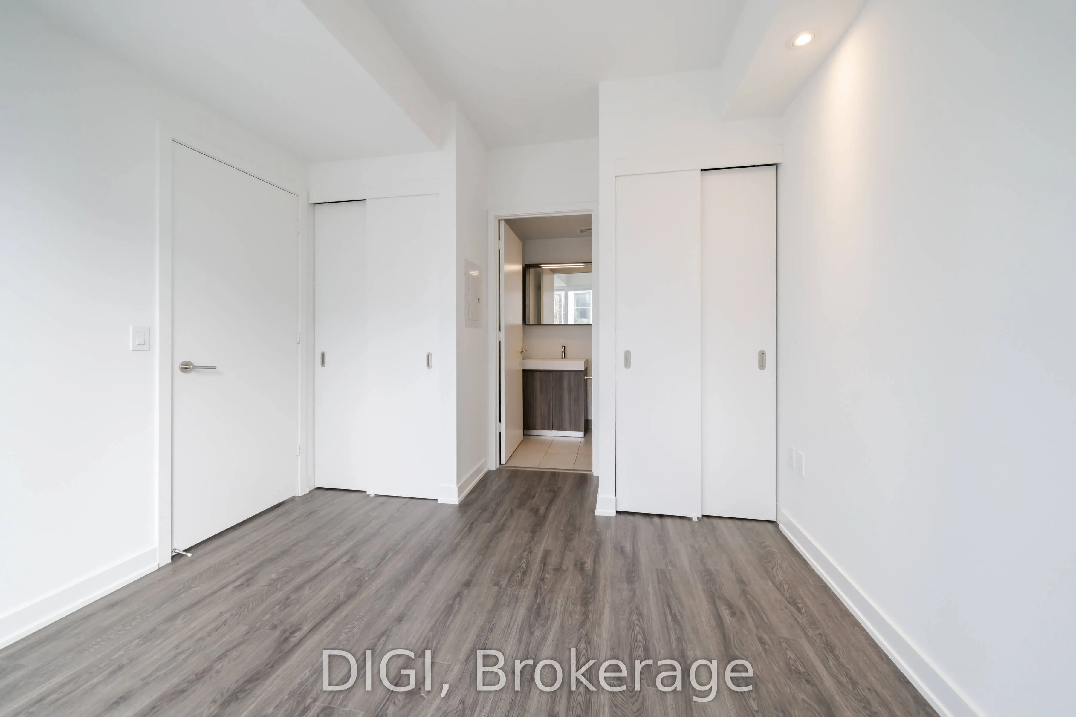 8 Gloucester Street #2406