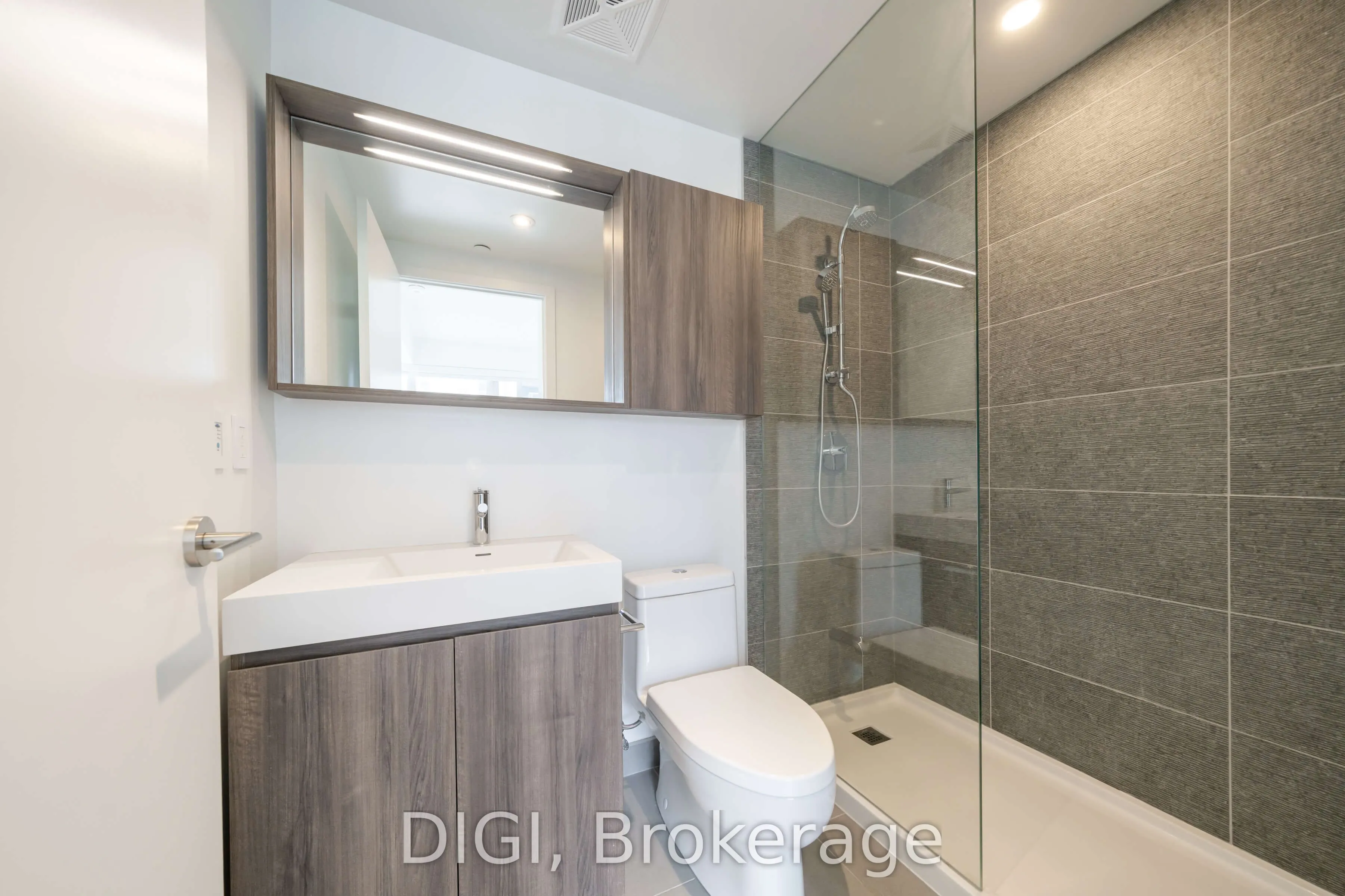 8 Gloucester Street #2406