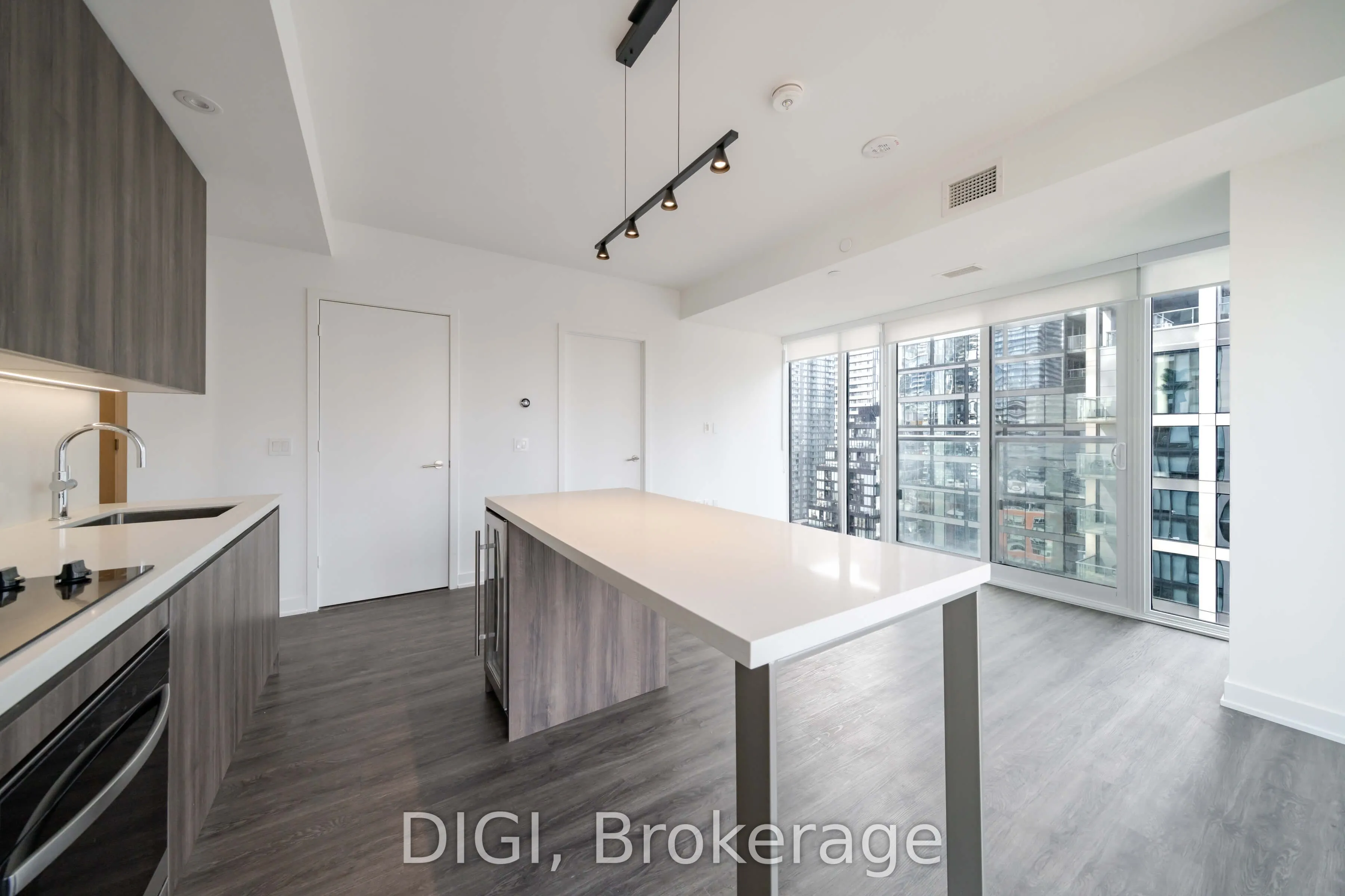 8 Gloucester Street #2406