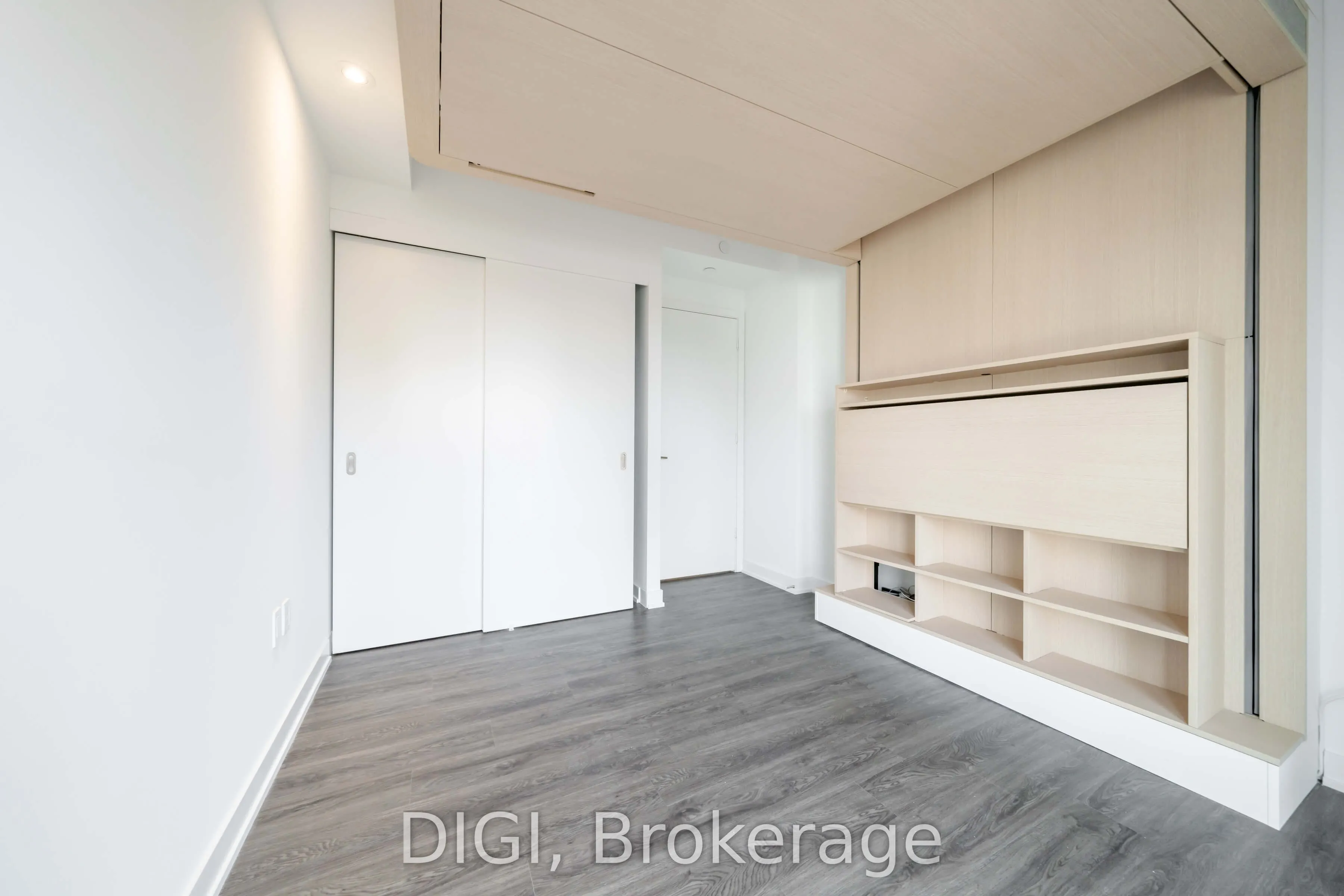 8 Gloucester Street #2406