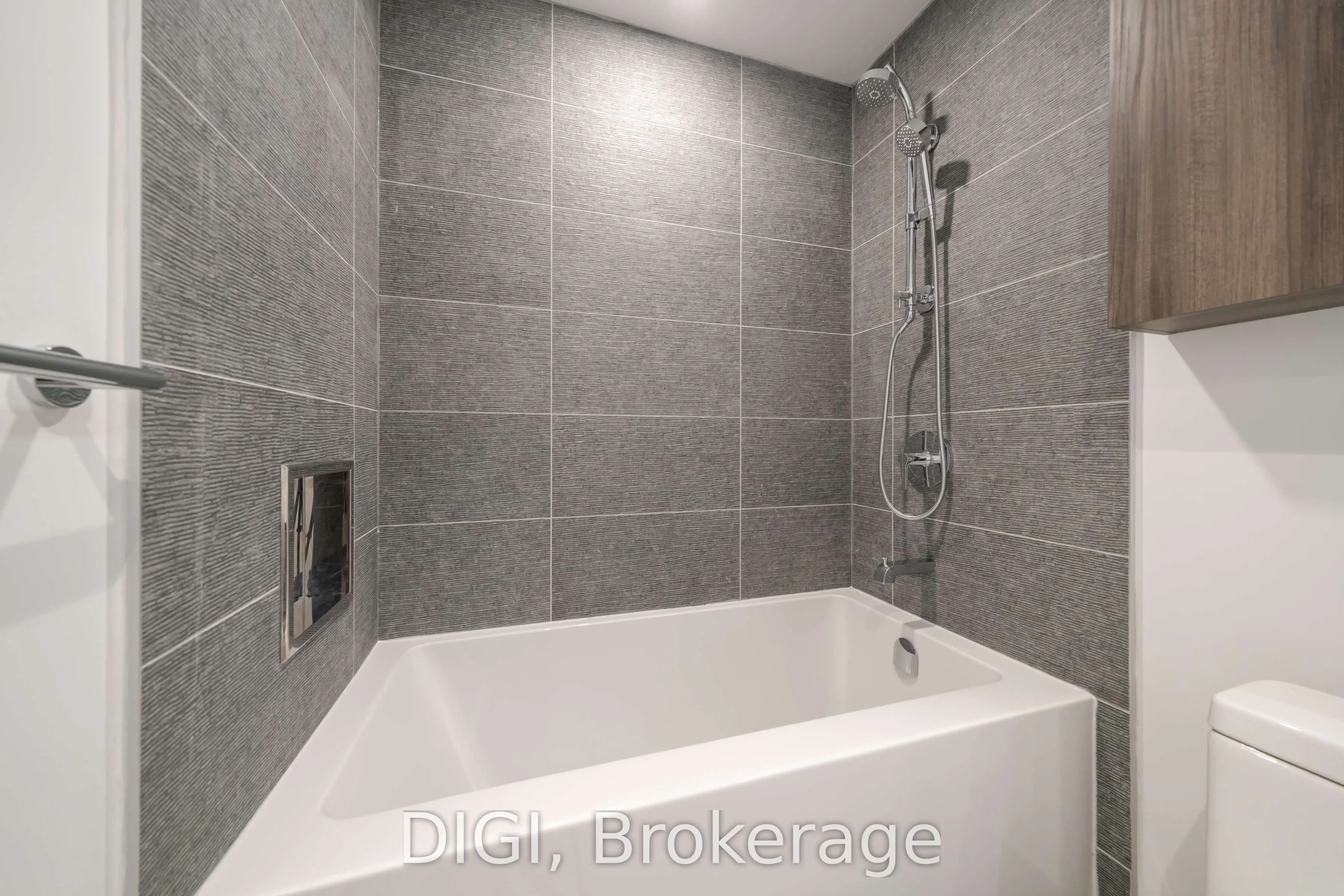 8 Gloucester Street #2406