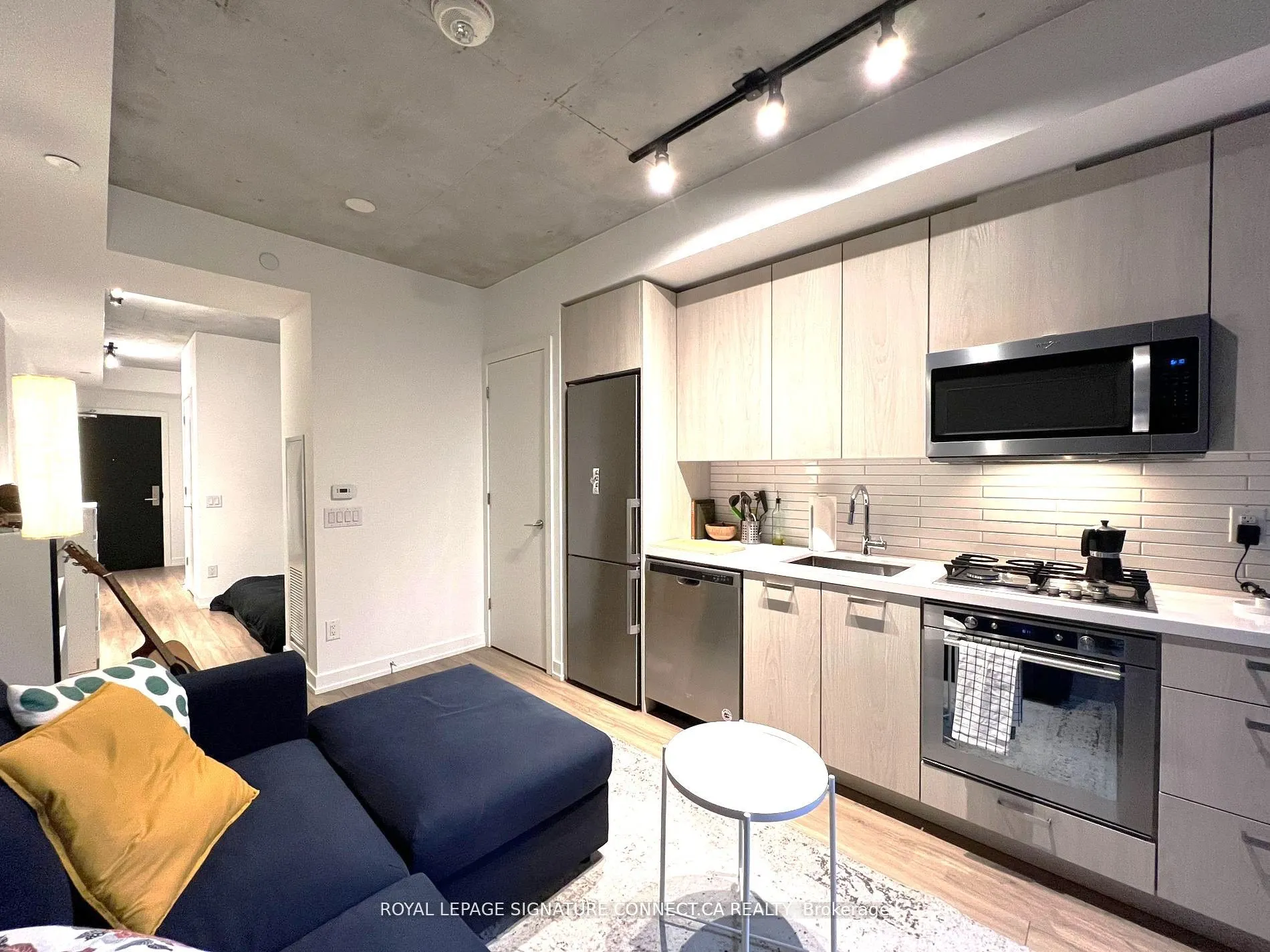 458 Richmond Street W #1006