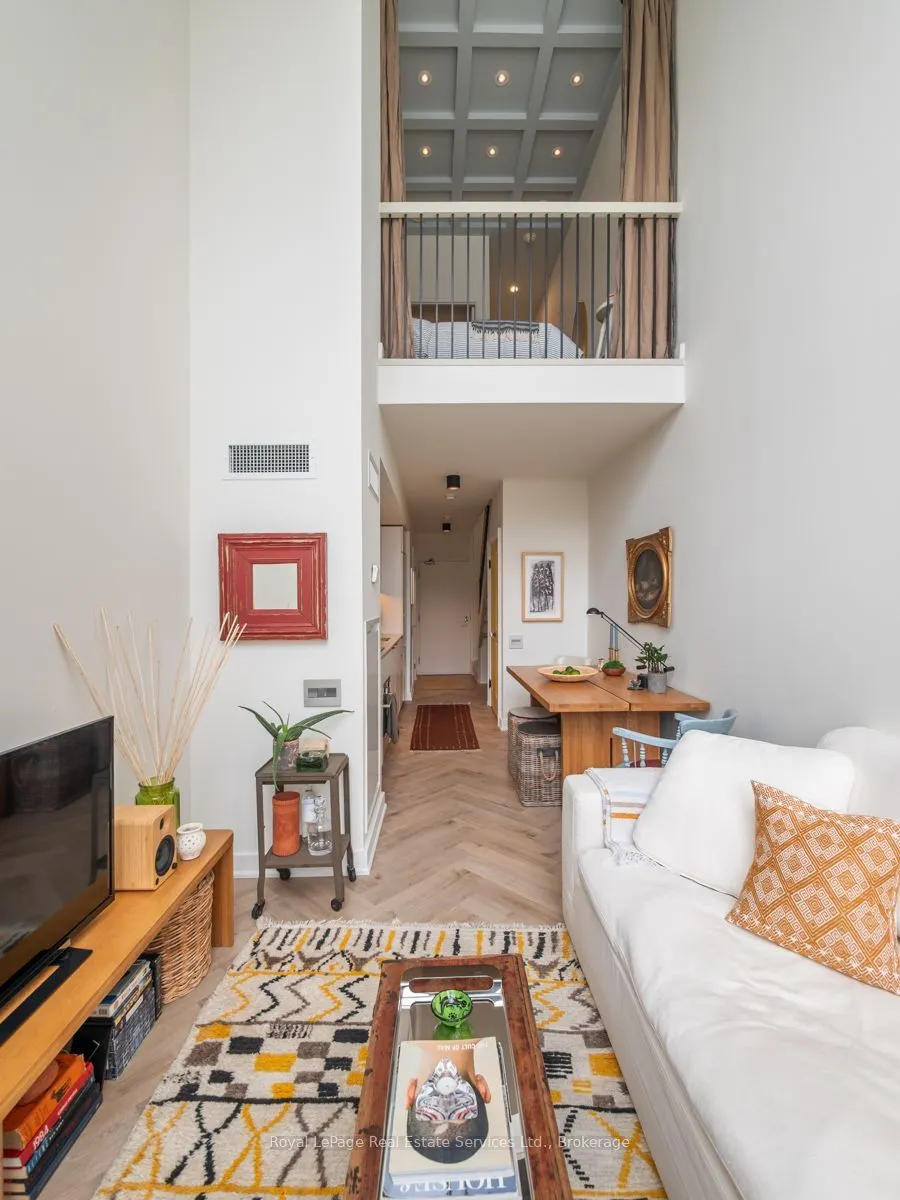 5 Hanna Avenue #729