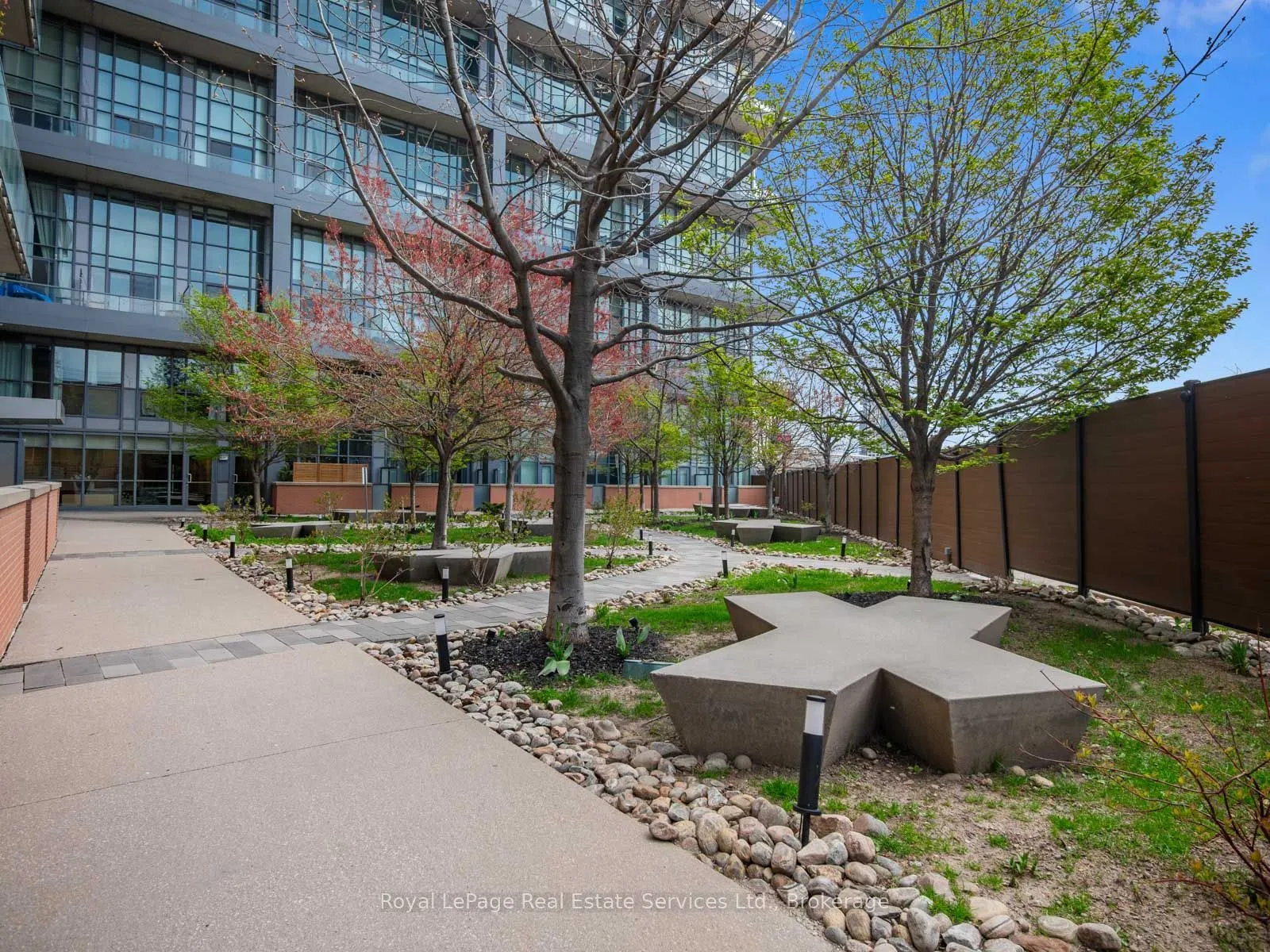 5 Hanna Avenue #729