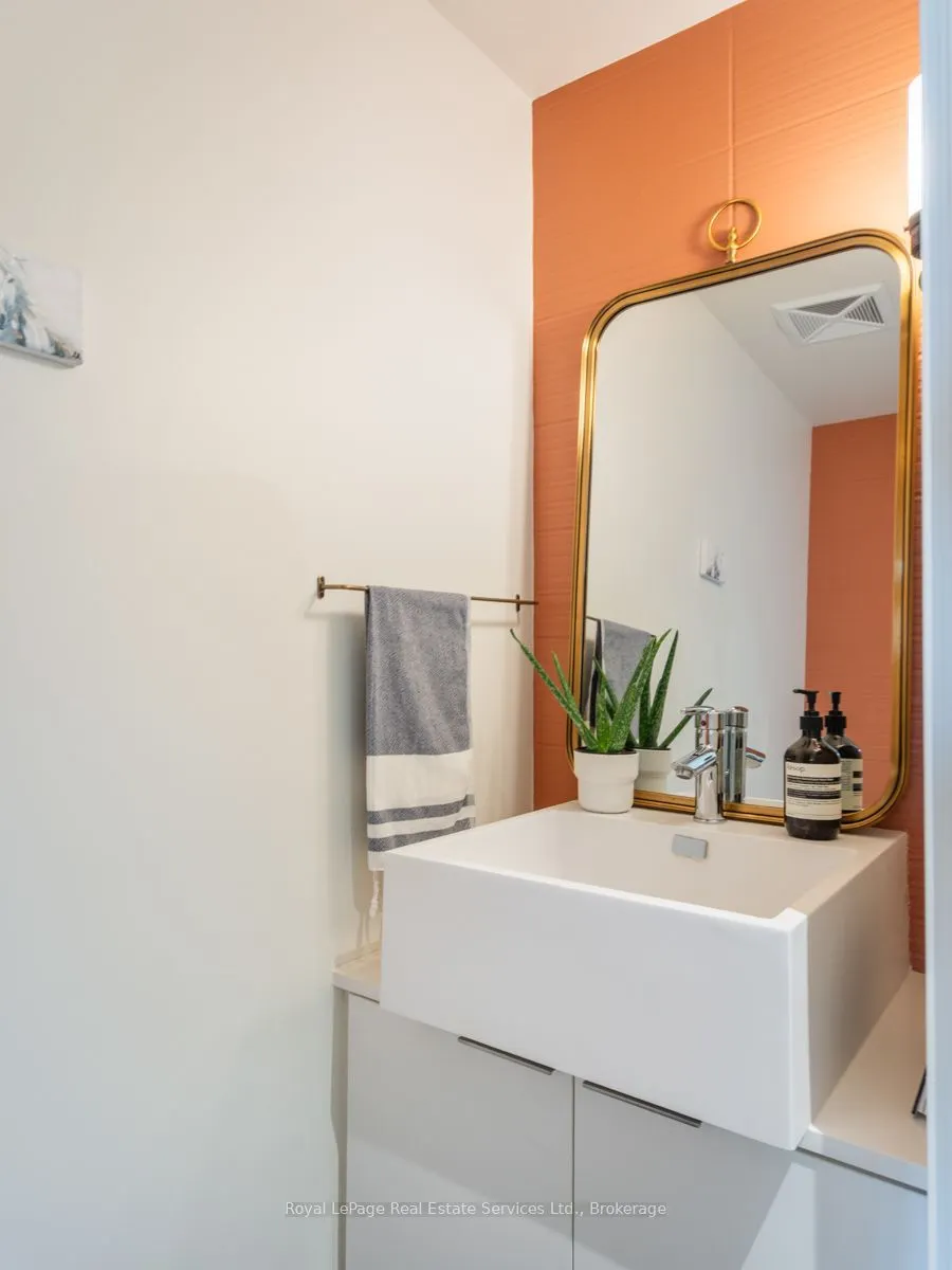 5 Hanna Avenue #729