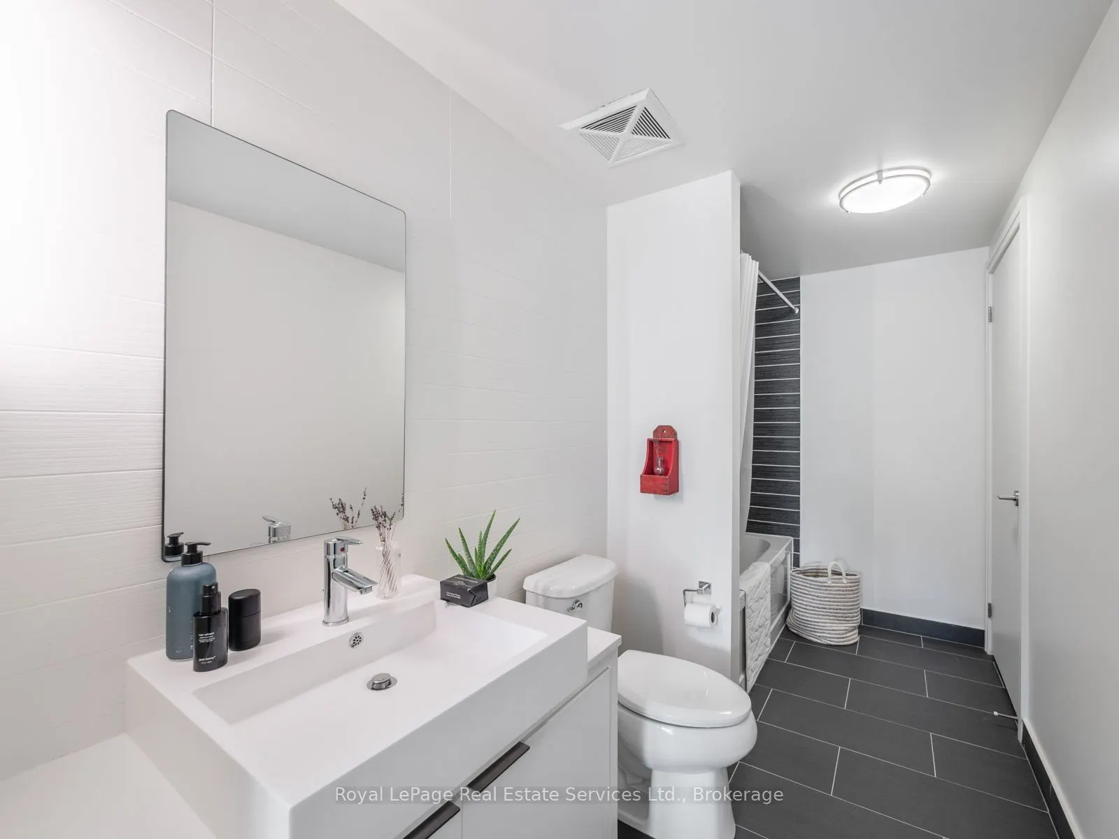 5 Hanna Avenue #729