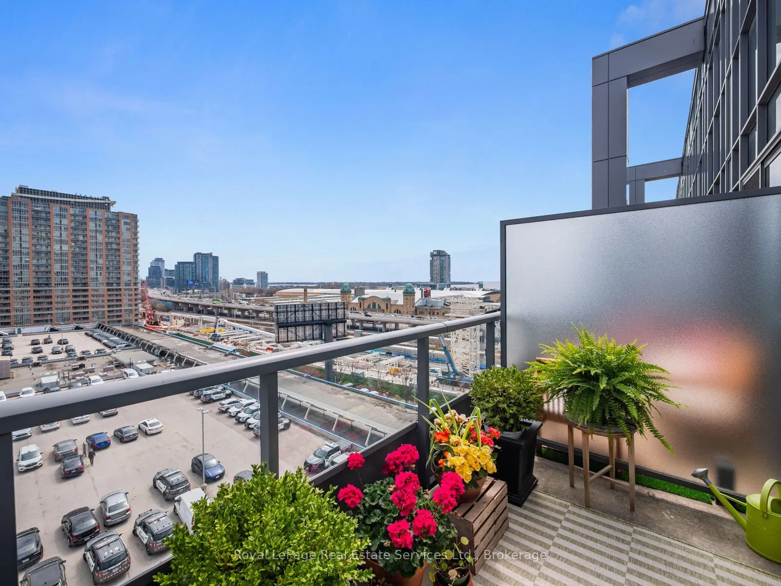 5 Hanna Avenue #729