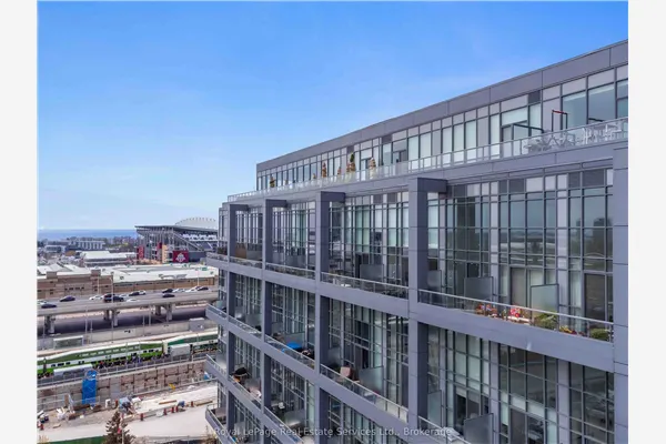 5 Hanna Avenue #729