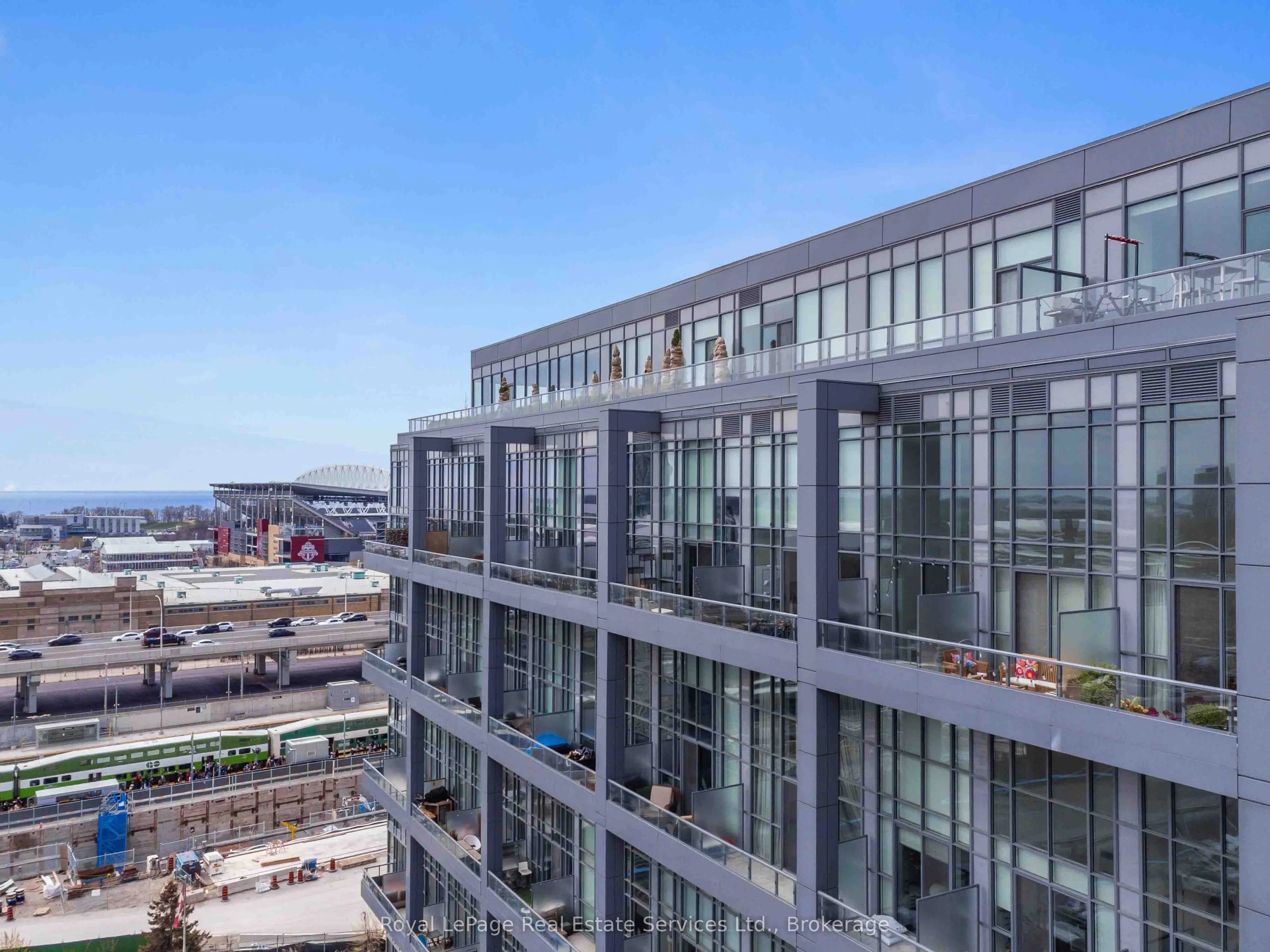 5 Hanna Avenue #729
