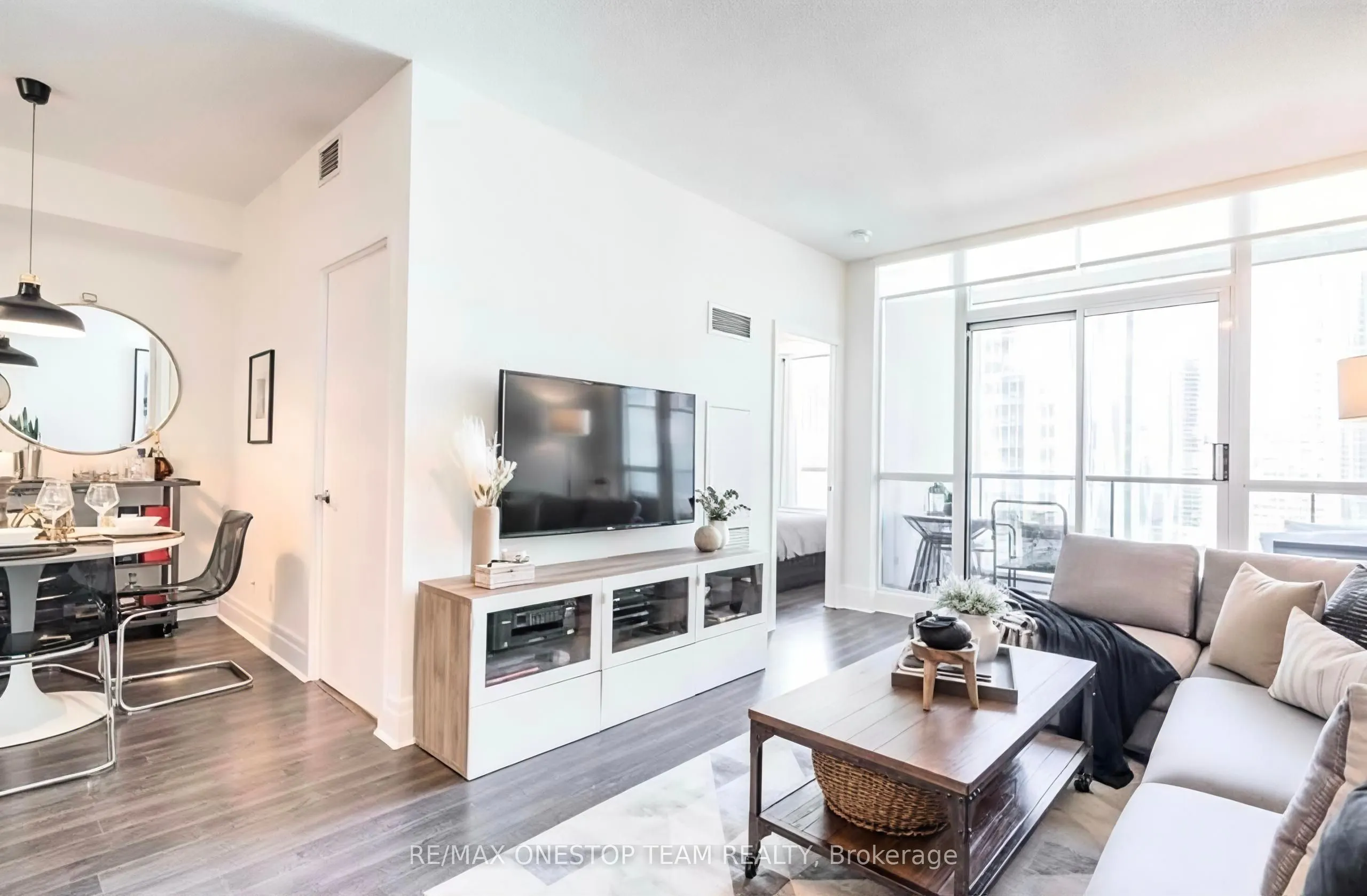12 Yonge Street #2211