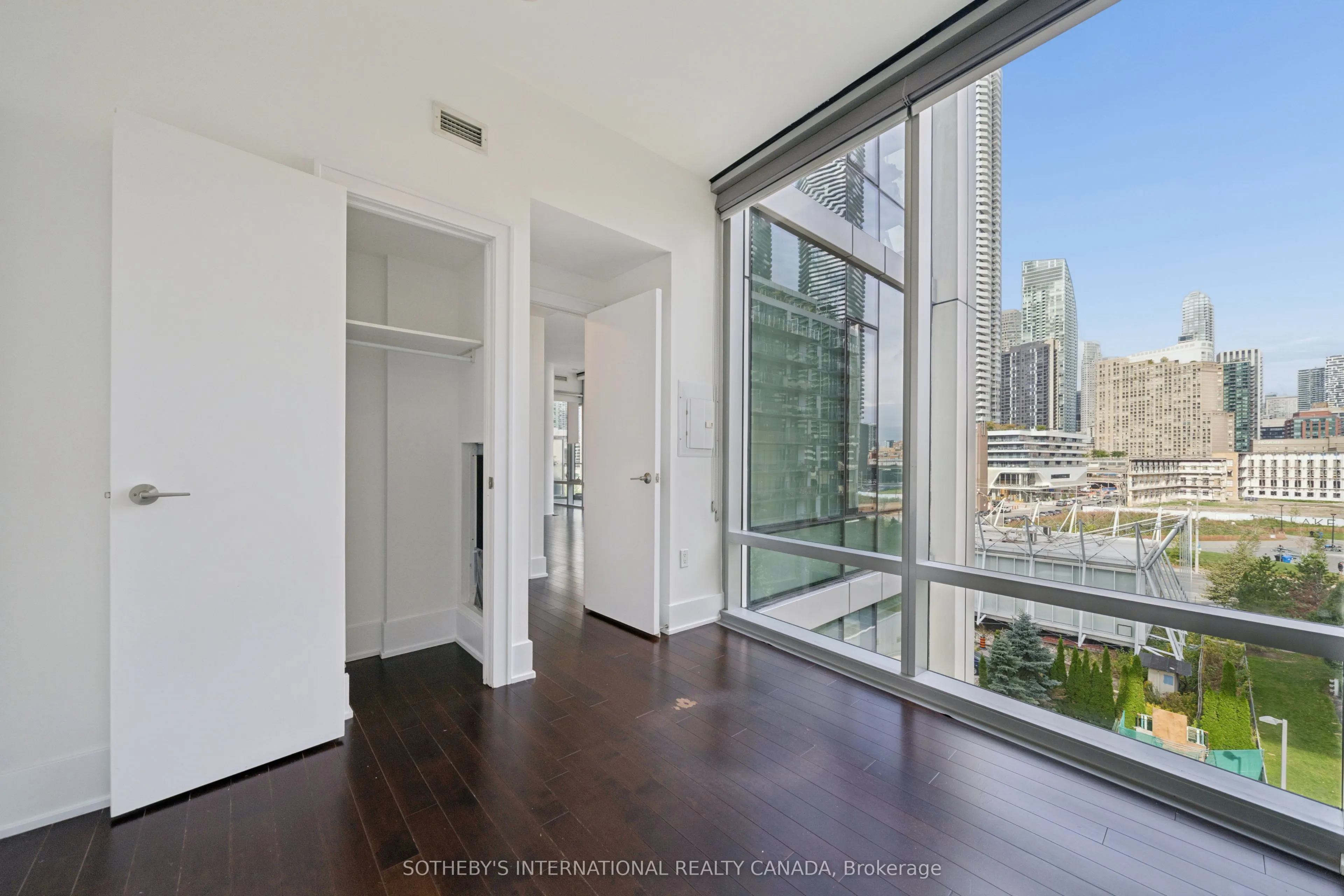 39 Queens Quay E #502