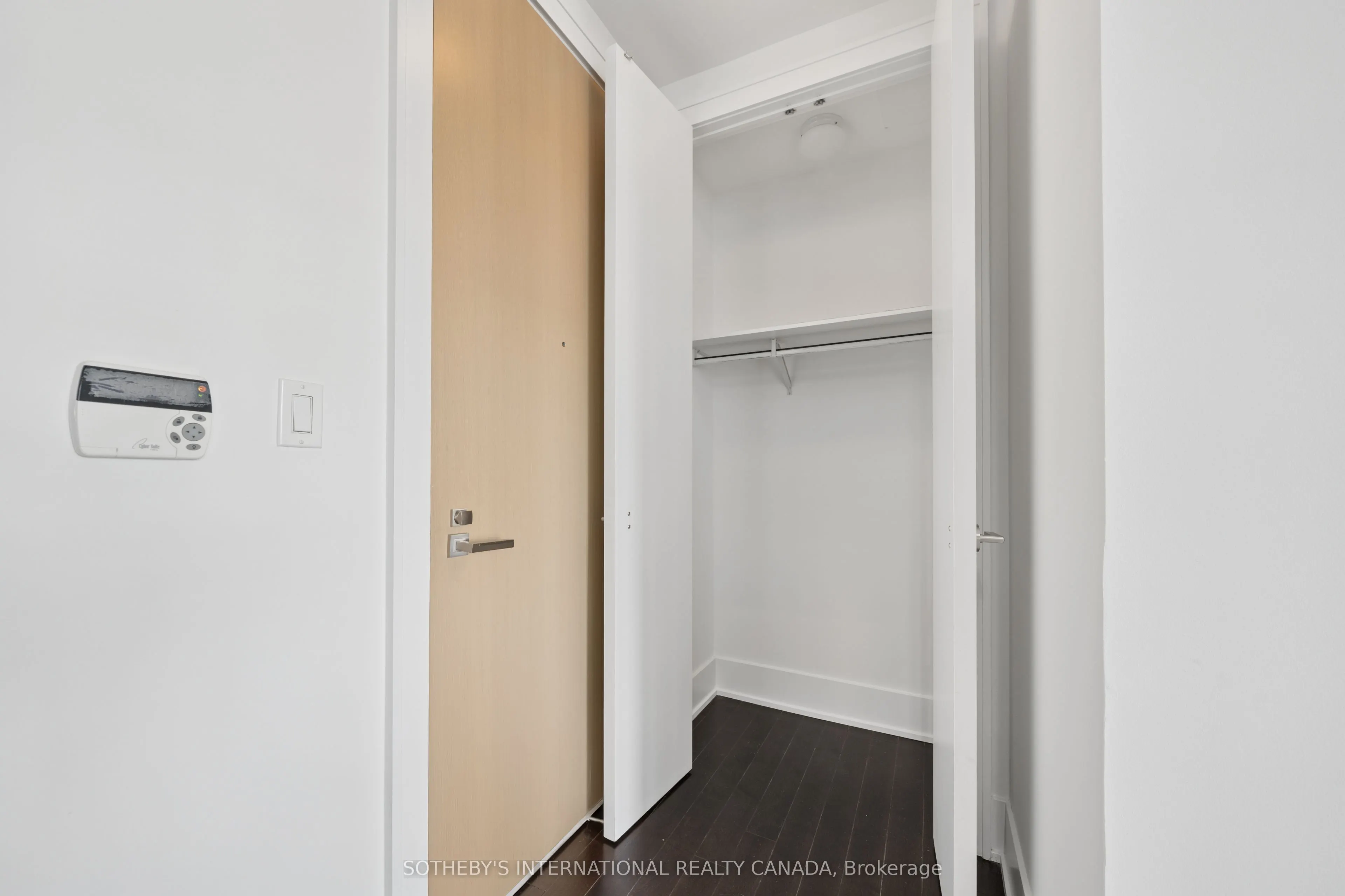 39 Queens Quay E #502