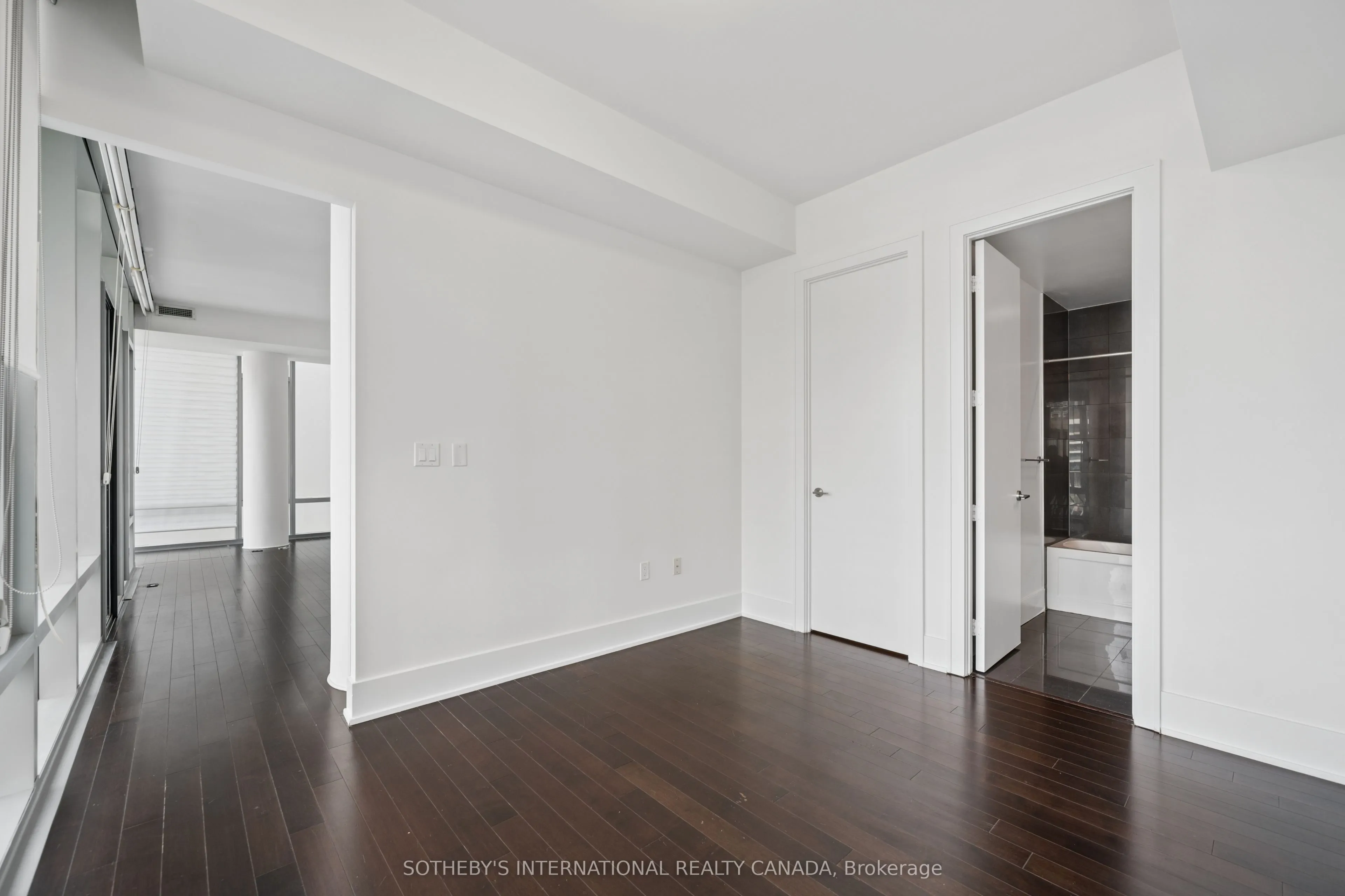 39 Queens Quay E #502