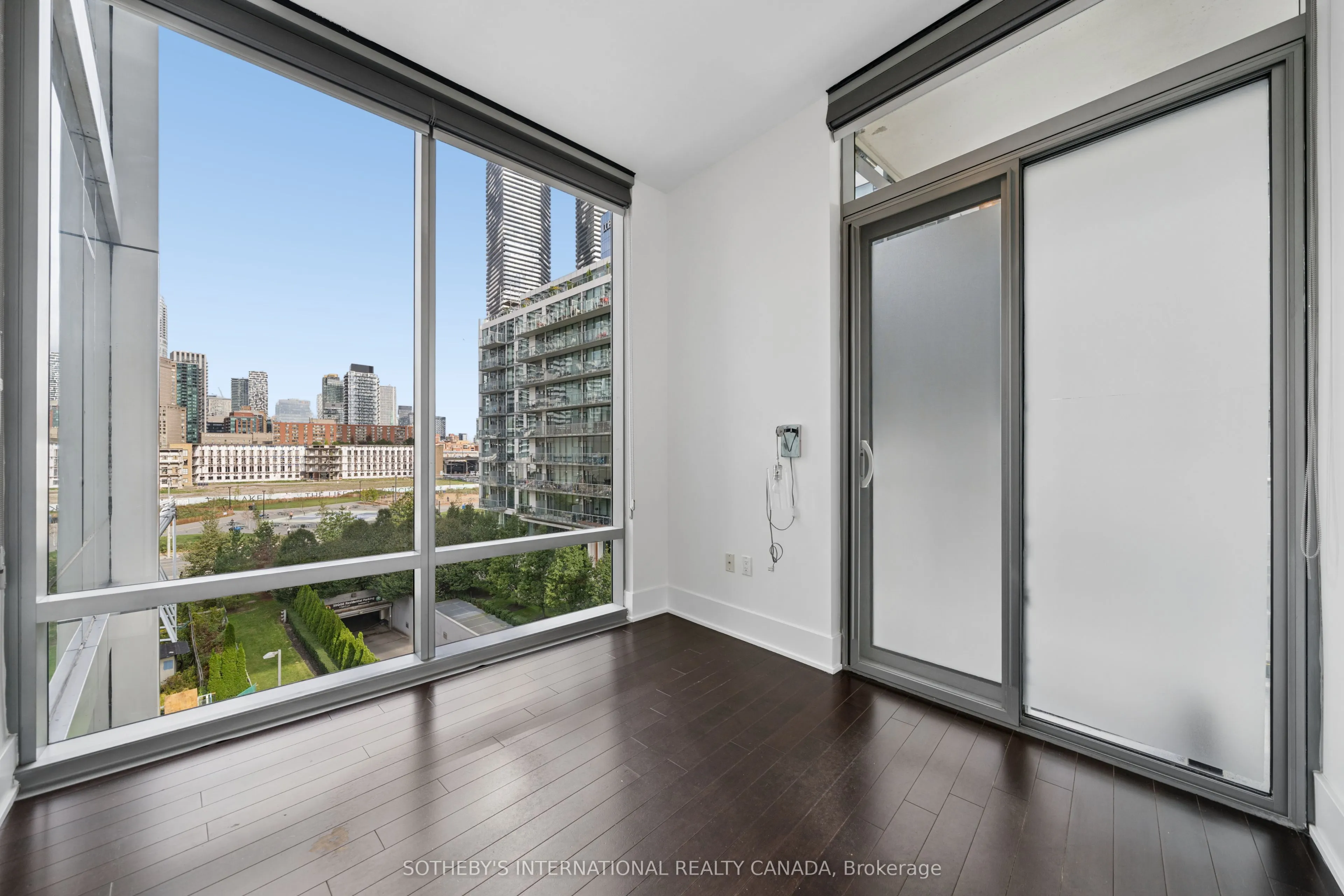 39 Queens Quay E #502