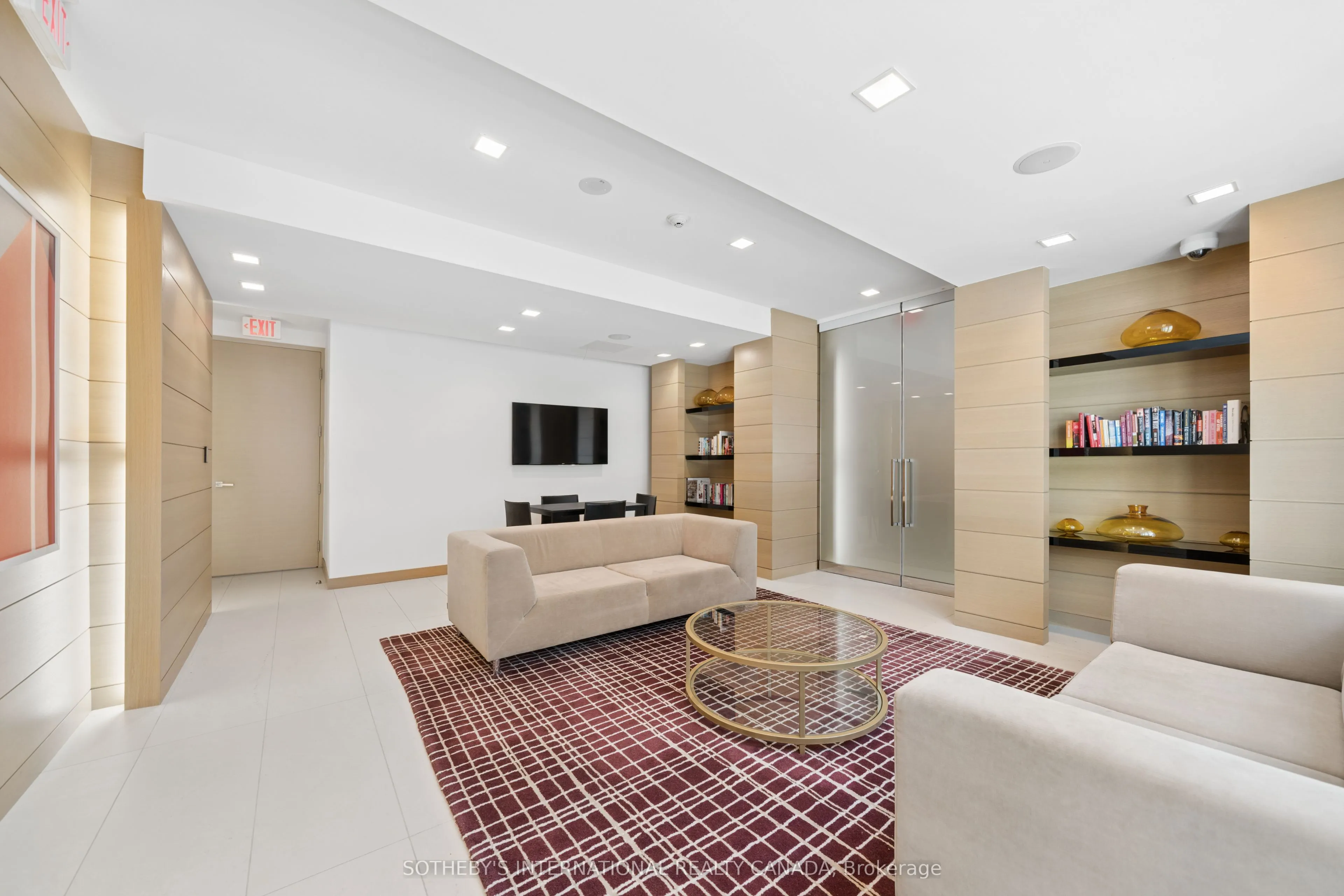 39 Queens Quay E #502