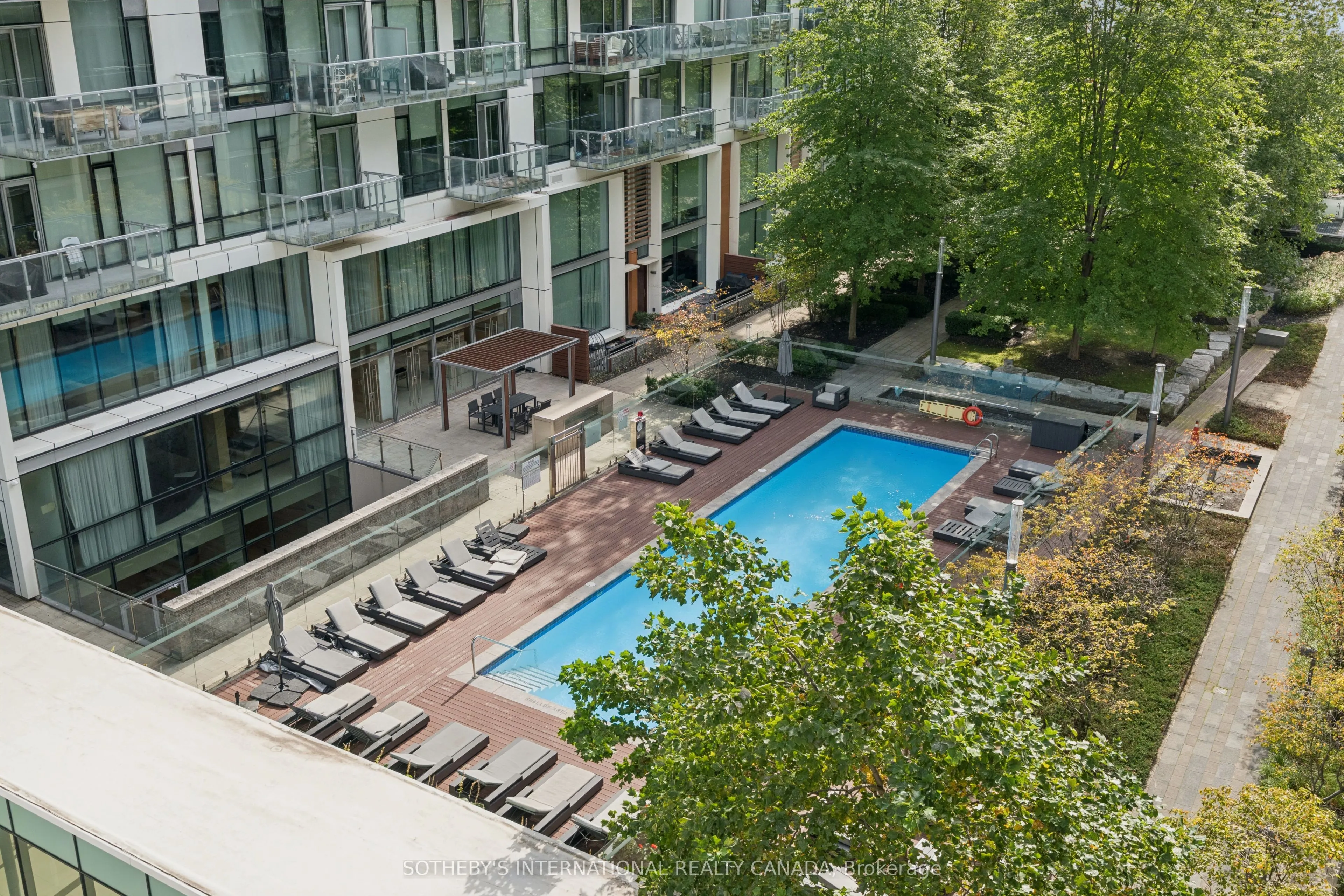39 Queens Quay E #502