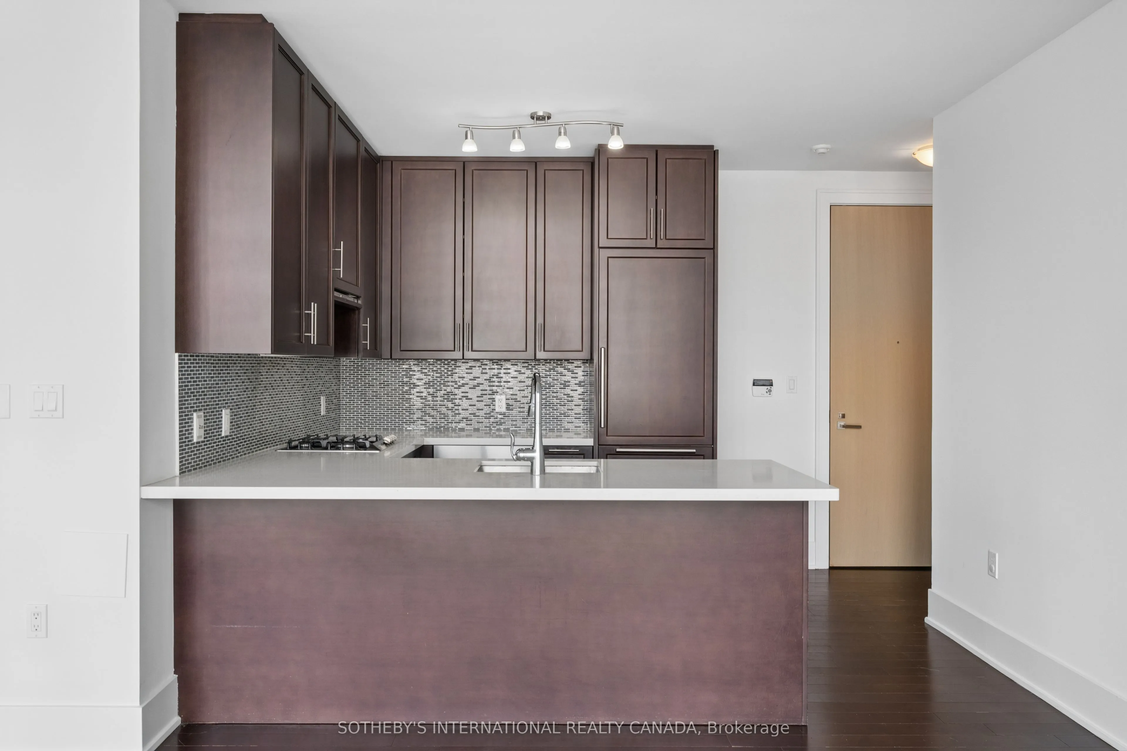 39 Queens Quay E #502