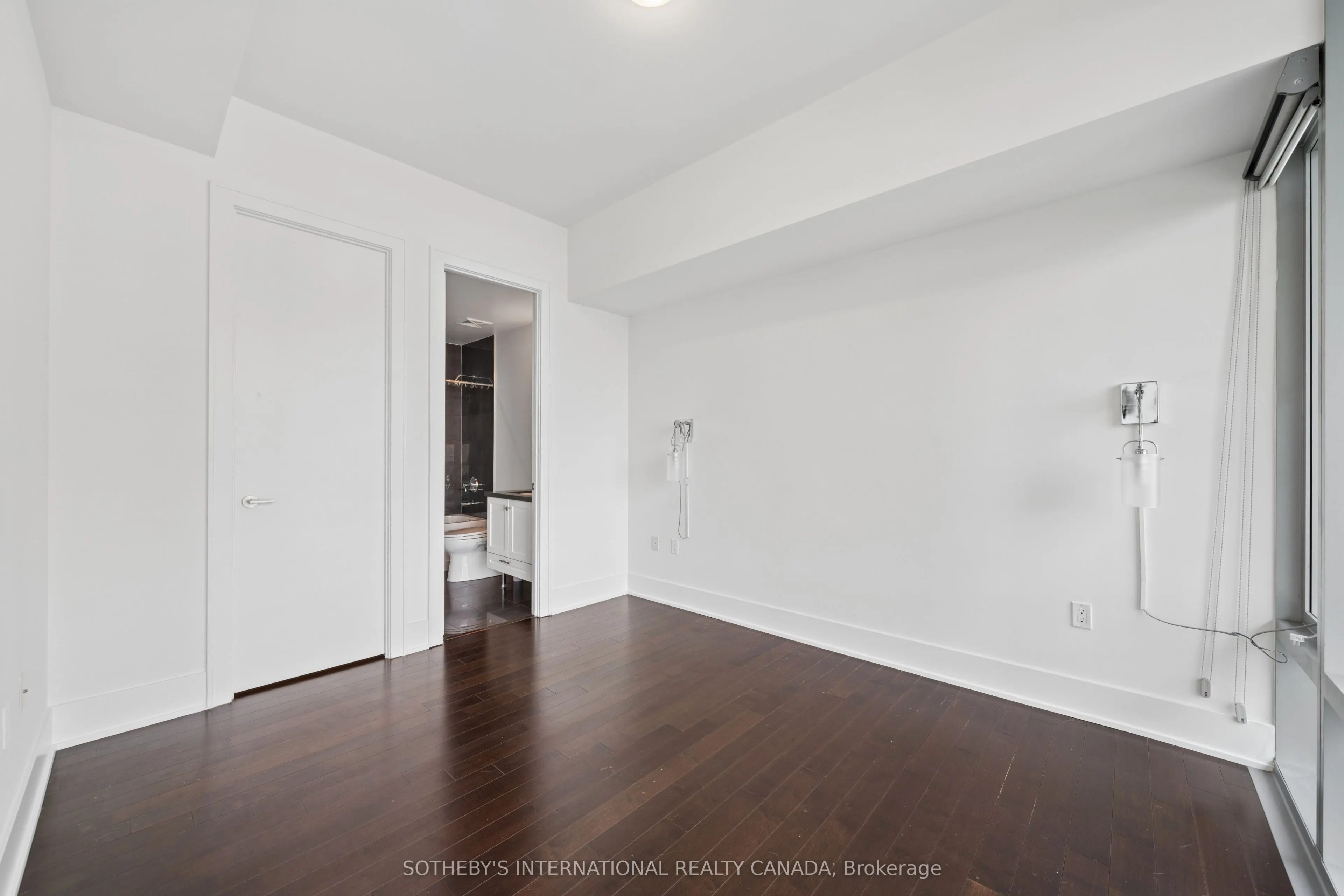 39 Queens Quay E #502