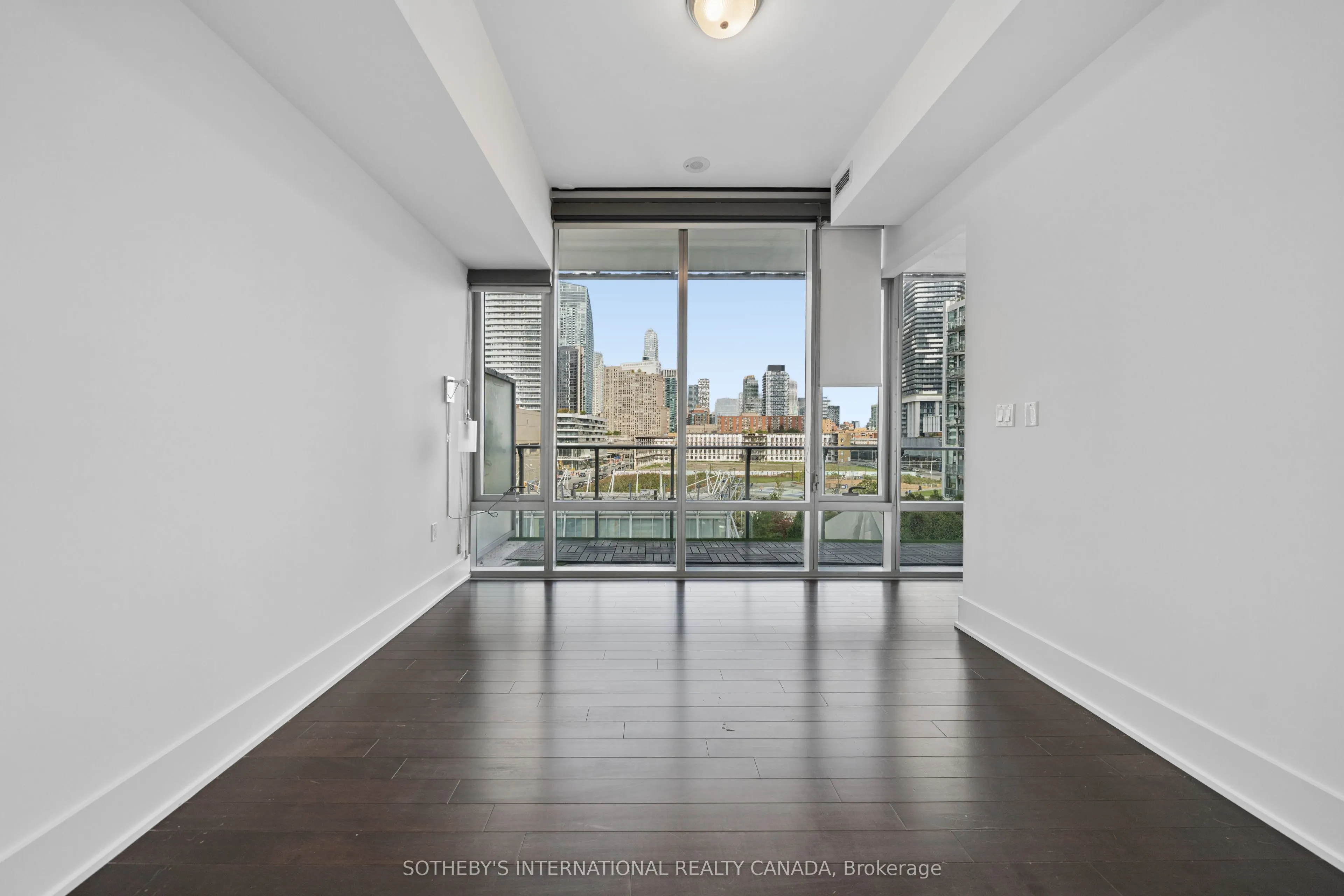 39 Queens Quay E #502