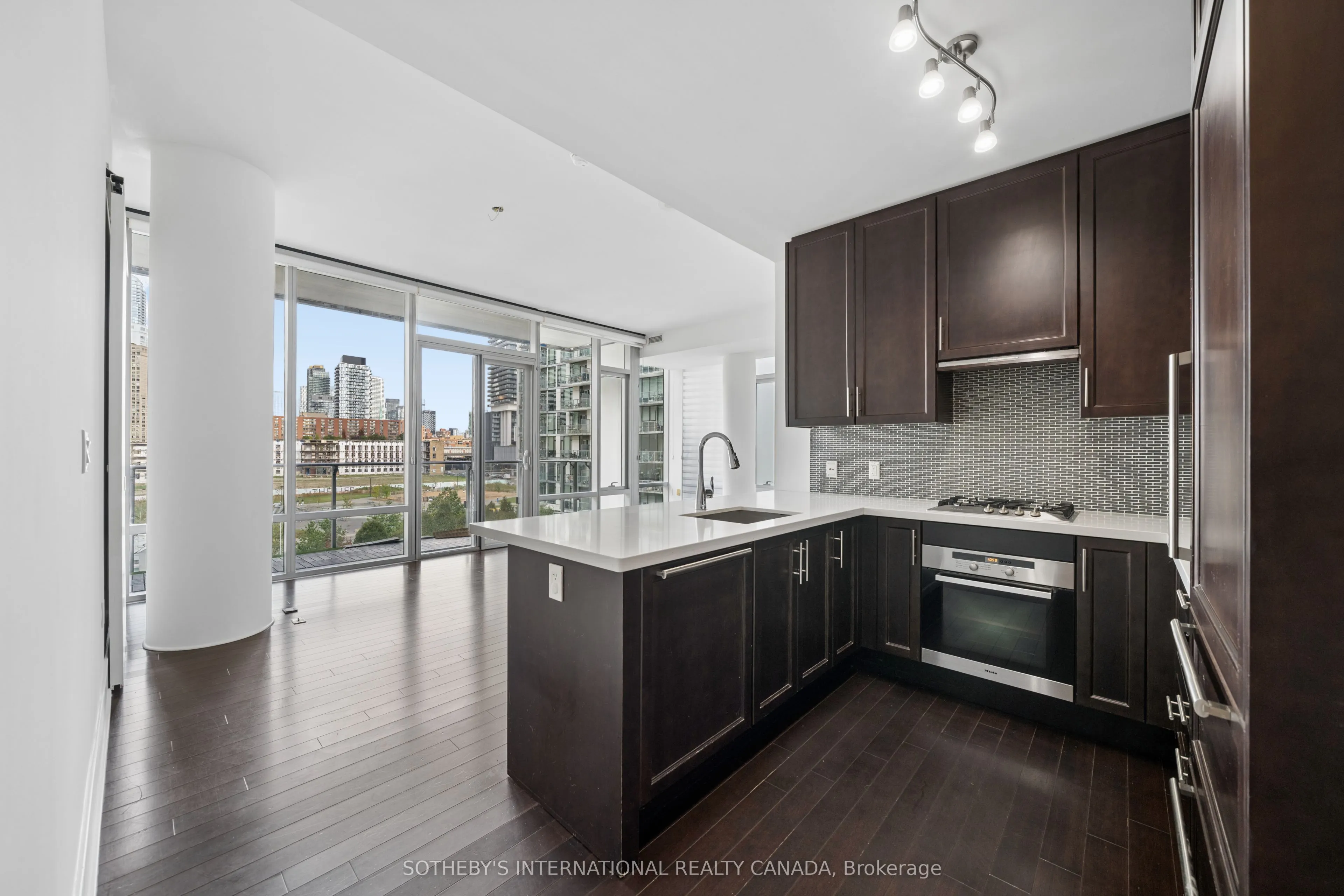 39 Queens Quay E #502
