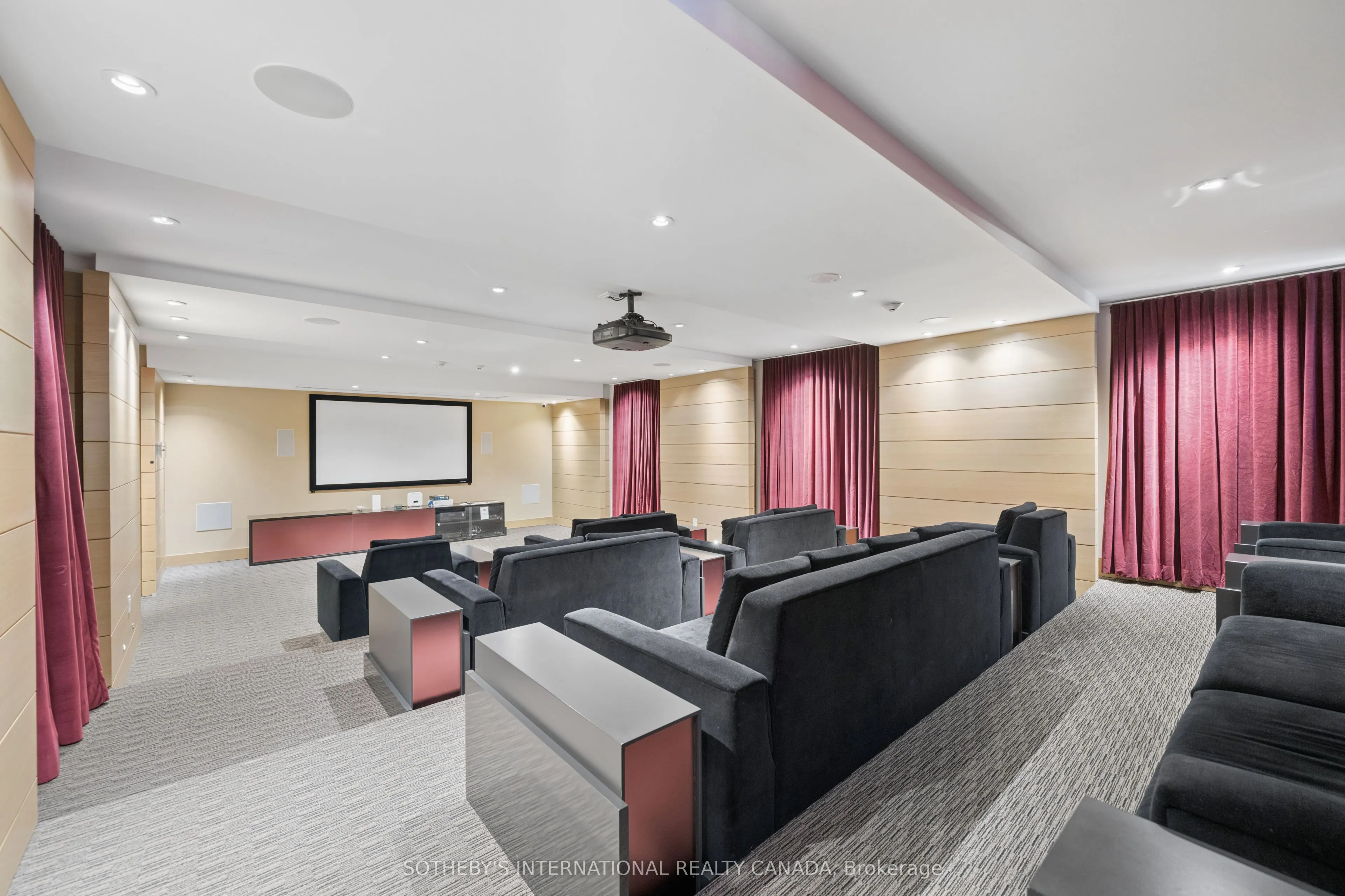 39 Queens Quay E #502