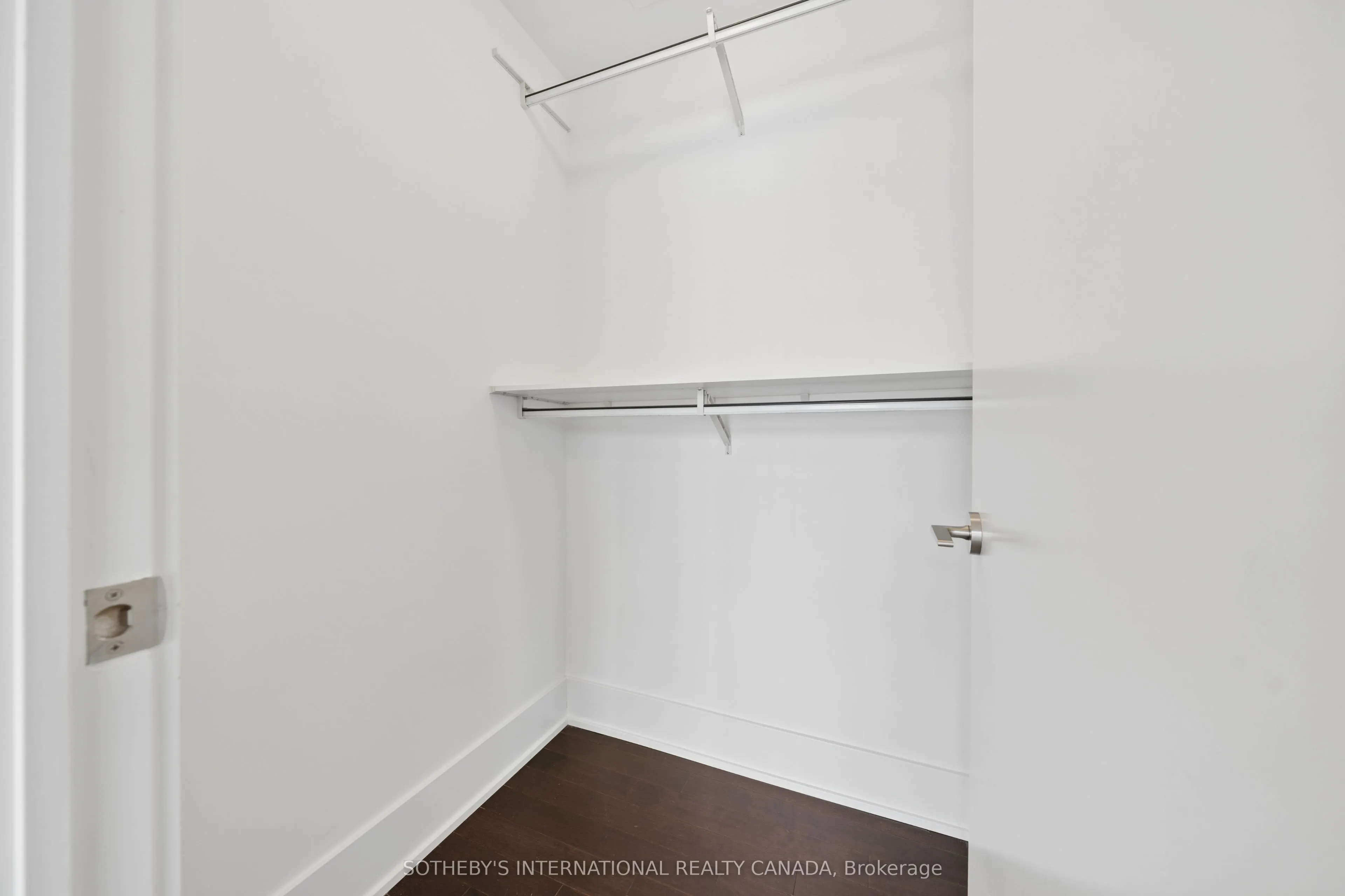 39 Queens Quay E #502