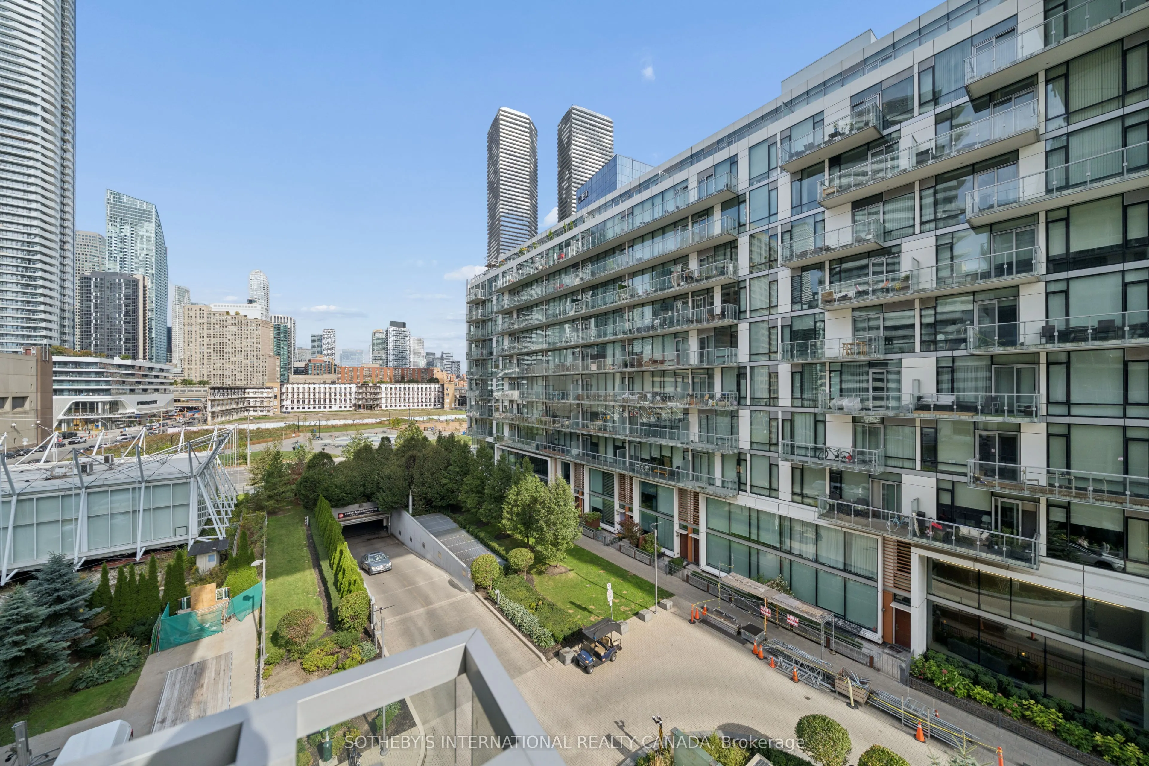 39 Queens Quay E #502