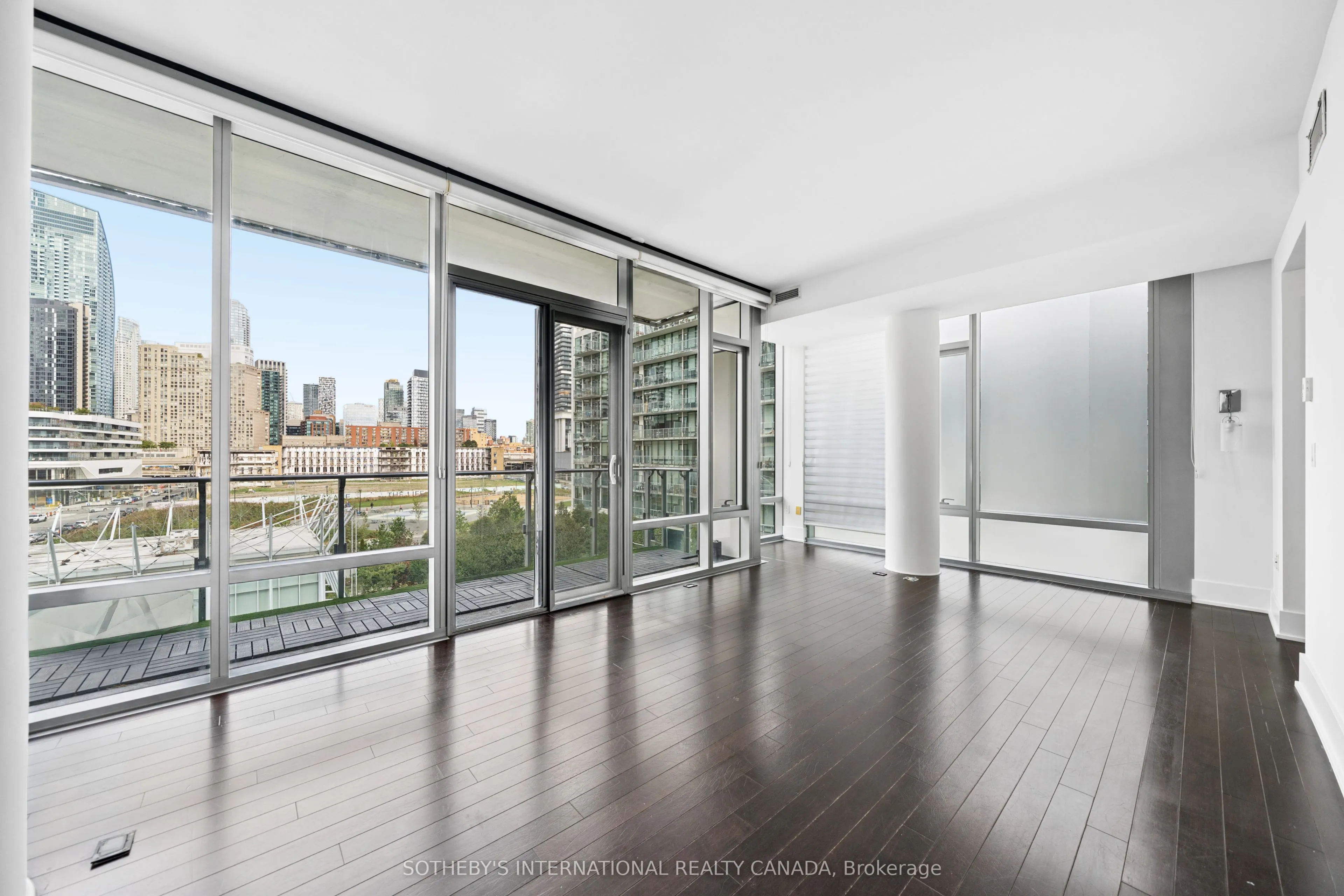 39 Queens Quay E #502