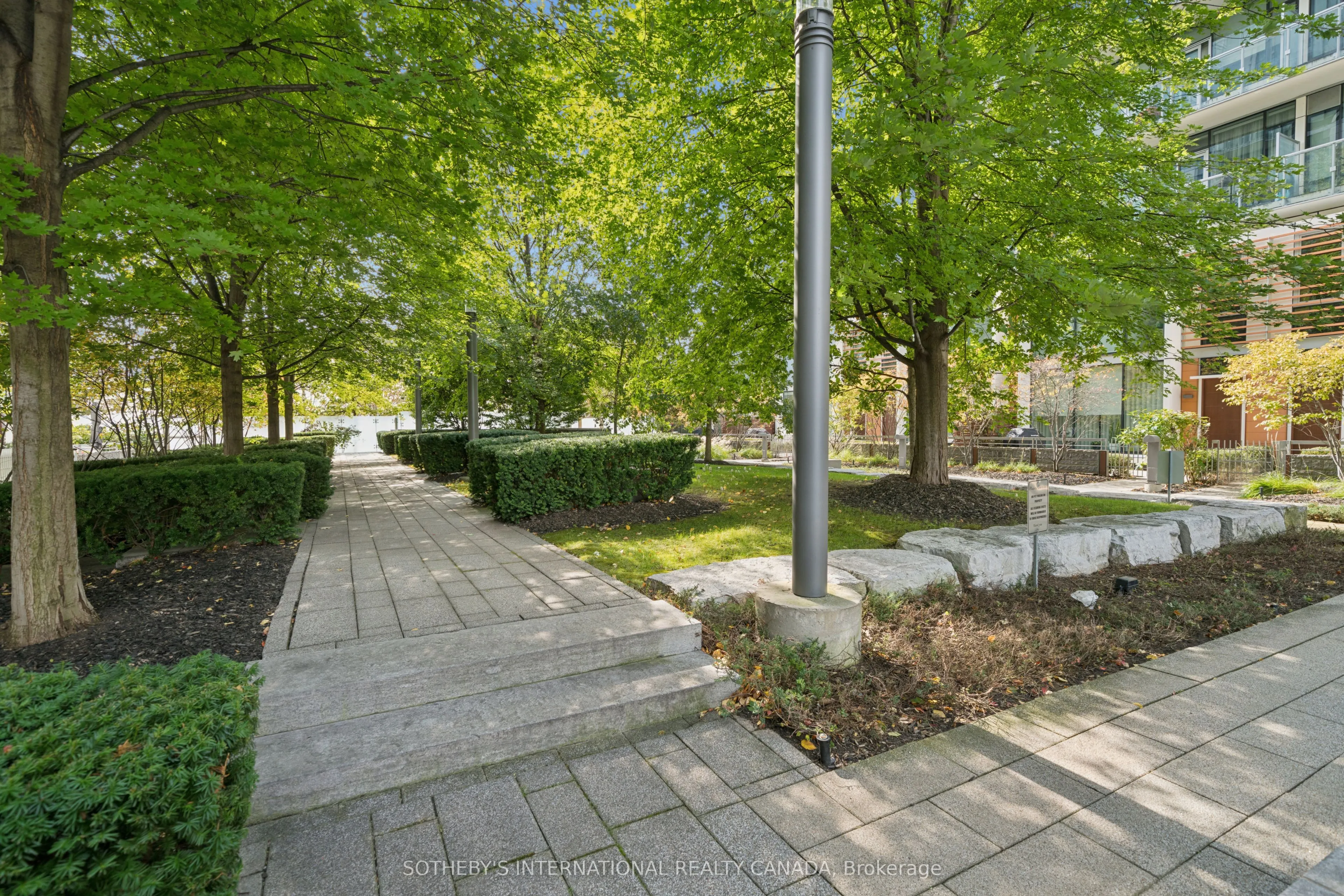 39 Queens Quay E #502