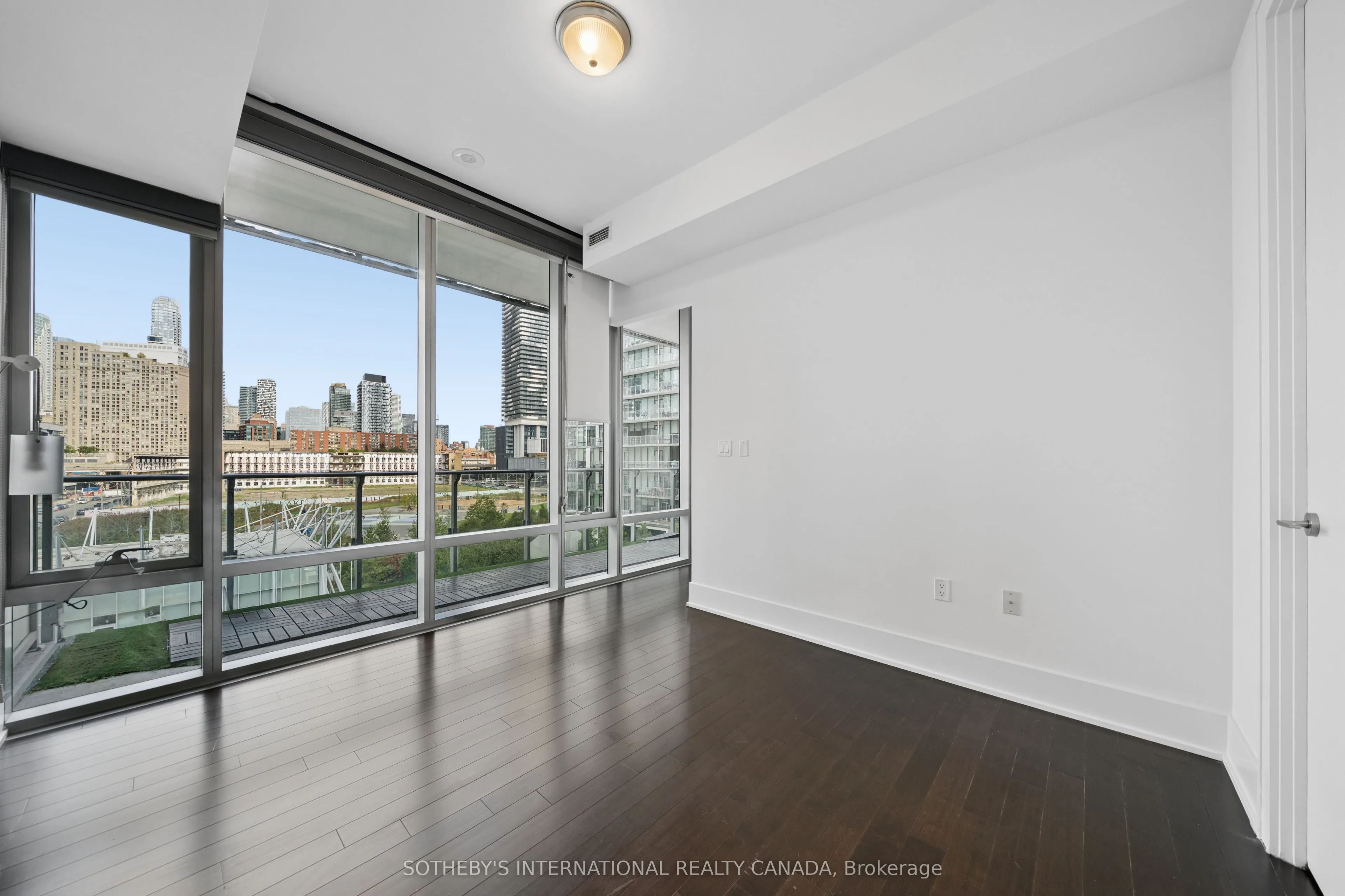39 Queens Quay E #502
