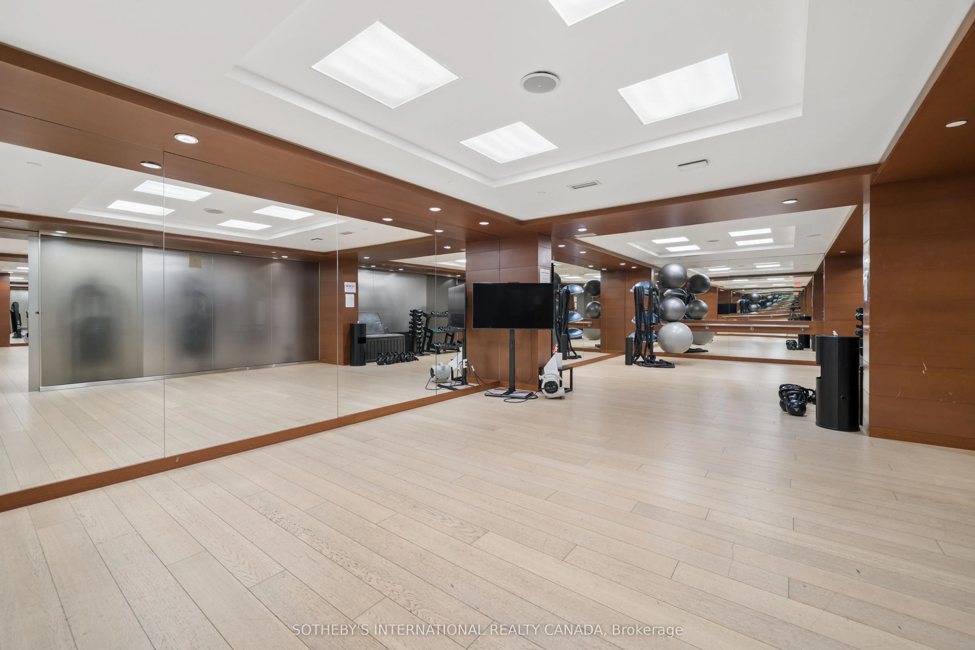 39 Queens Quay E #502