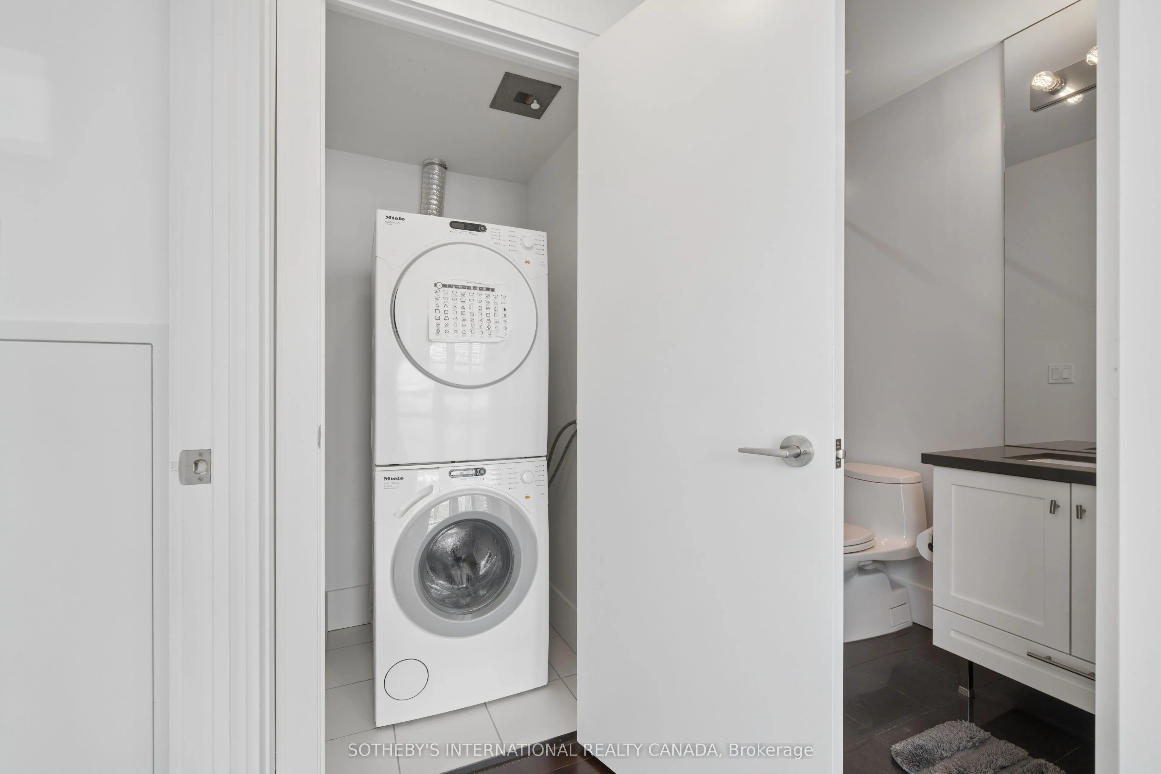 39 Queens Quay E #502