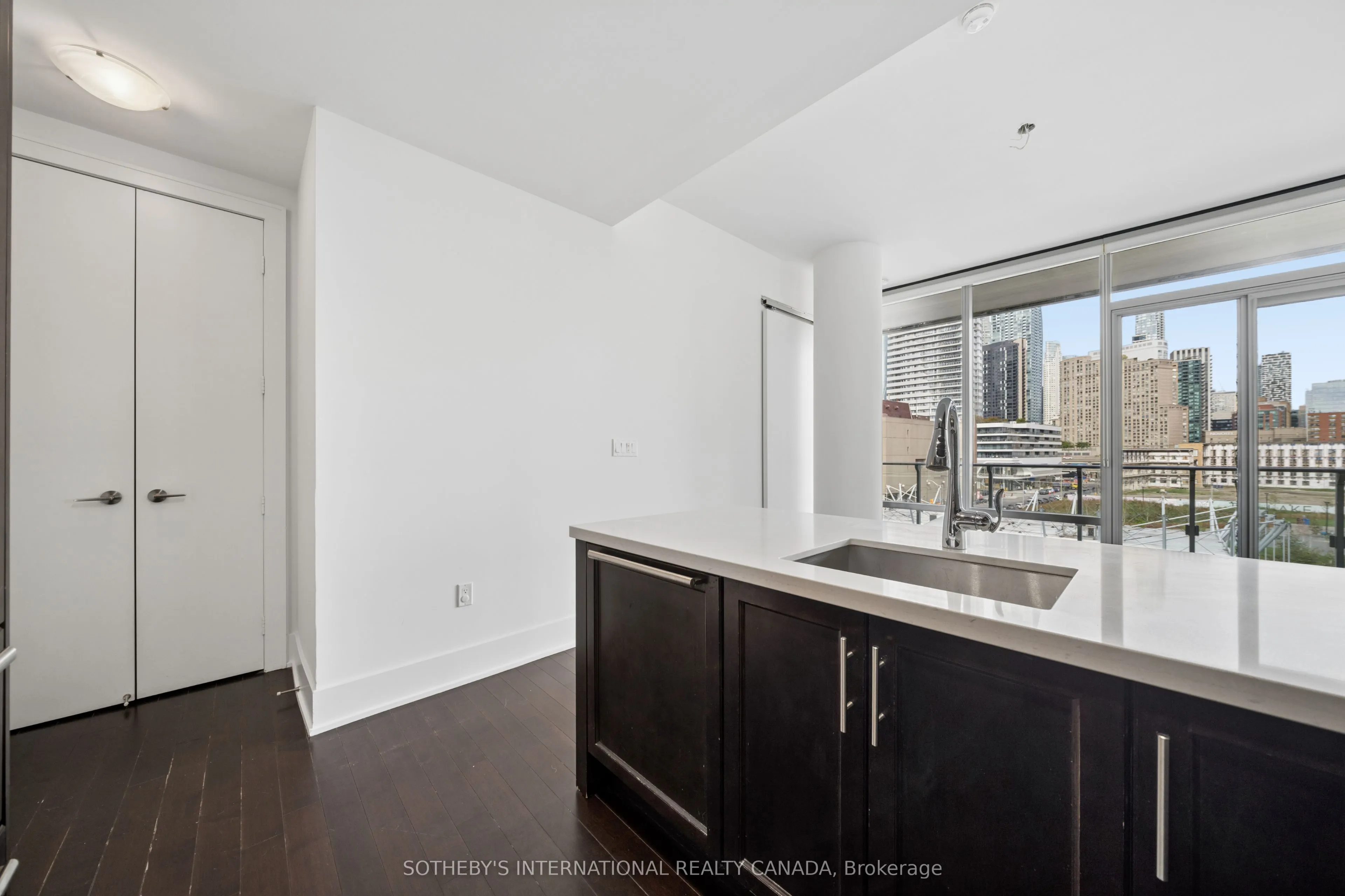 39 Queens Quay E #502