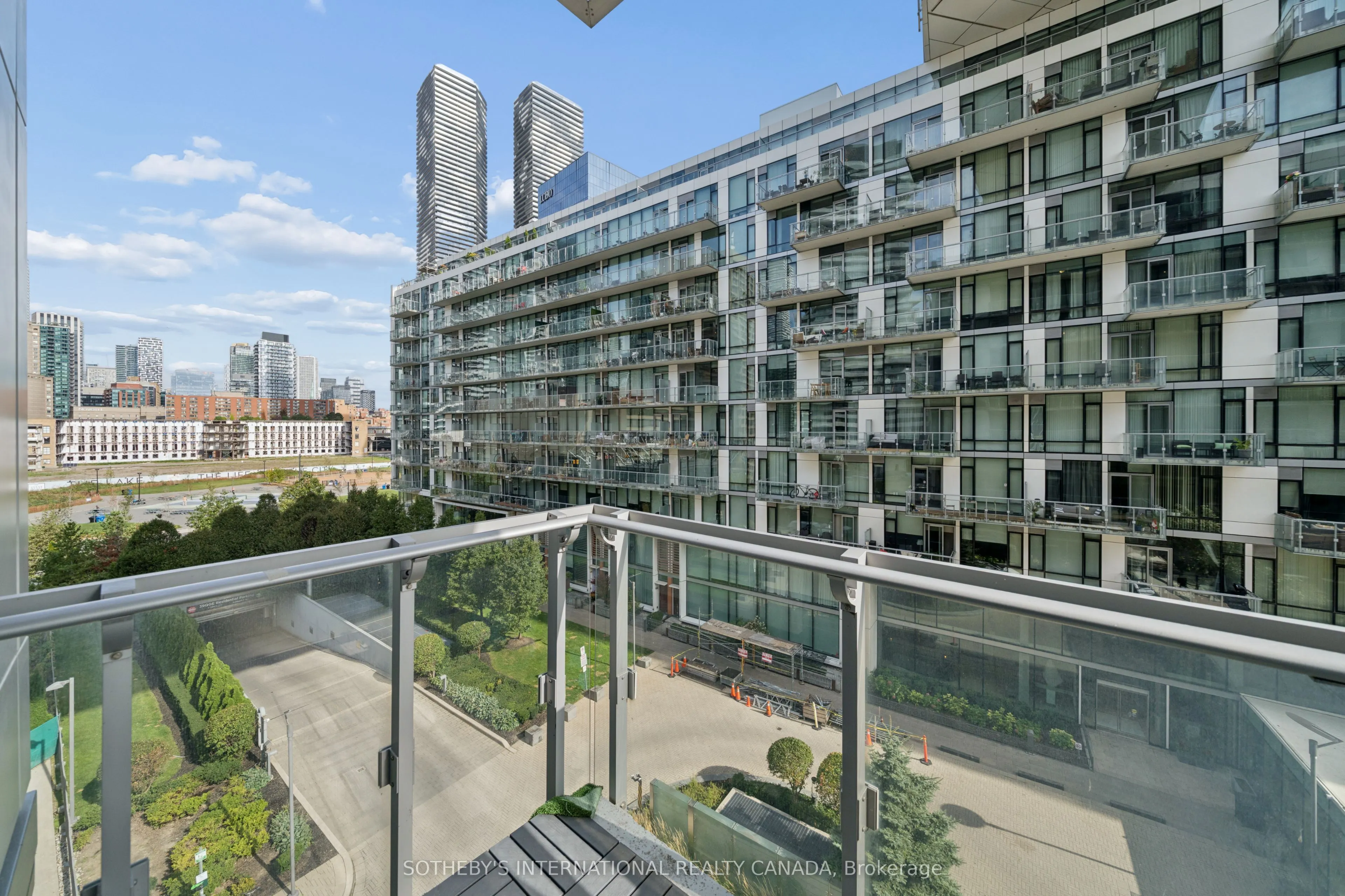 39 Queens Quay E #502