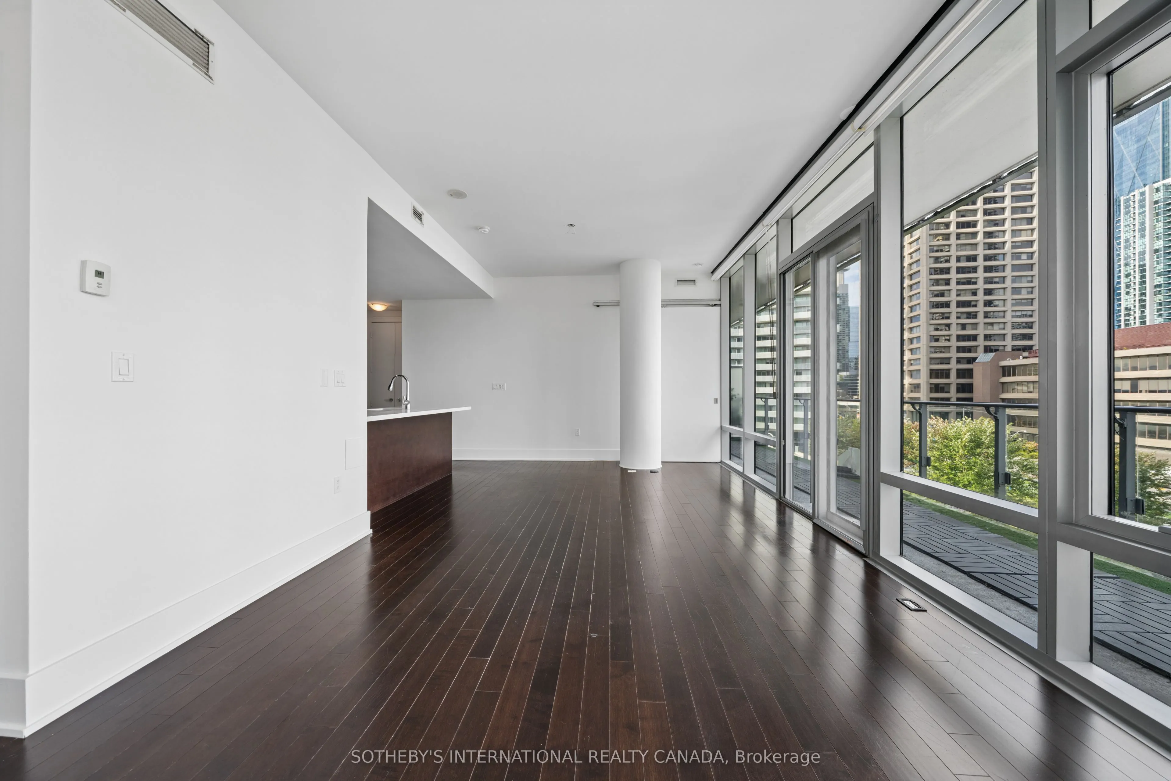 39 Queens Quay E #502