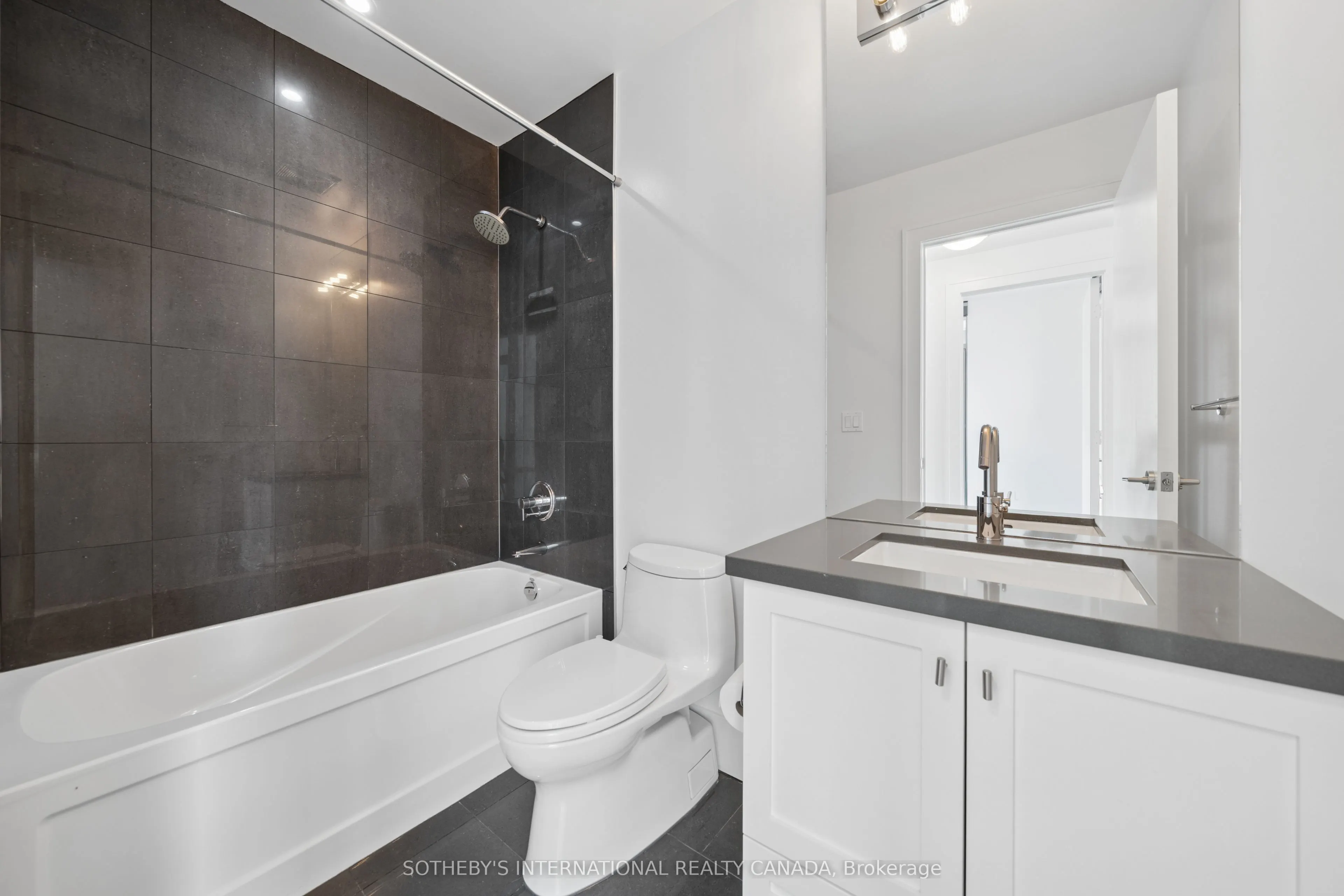 39 Queens Quay E #502