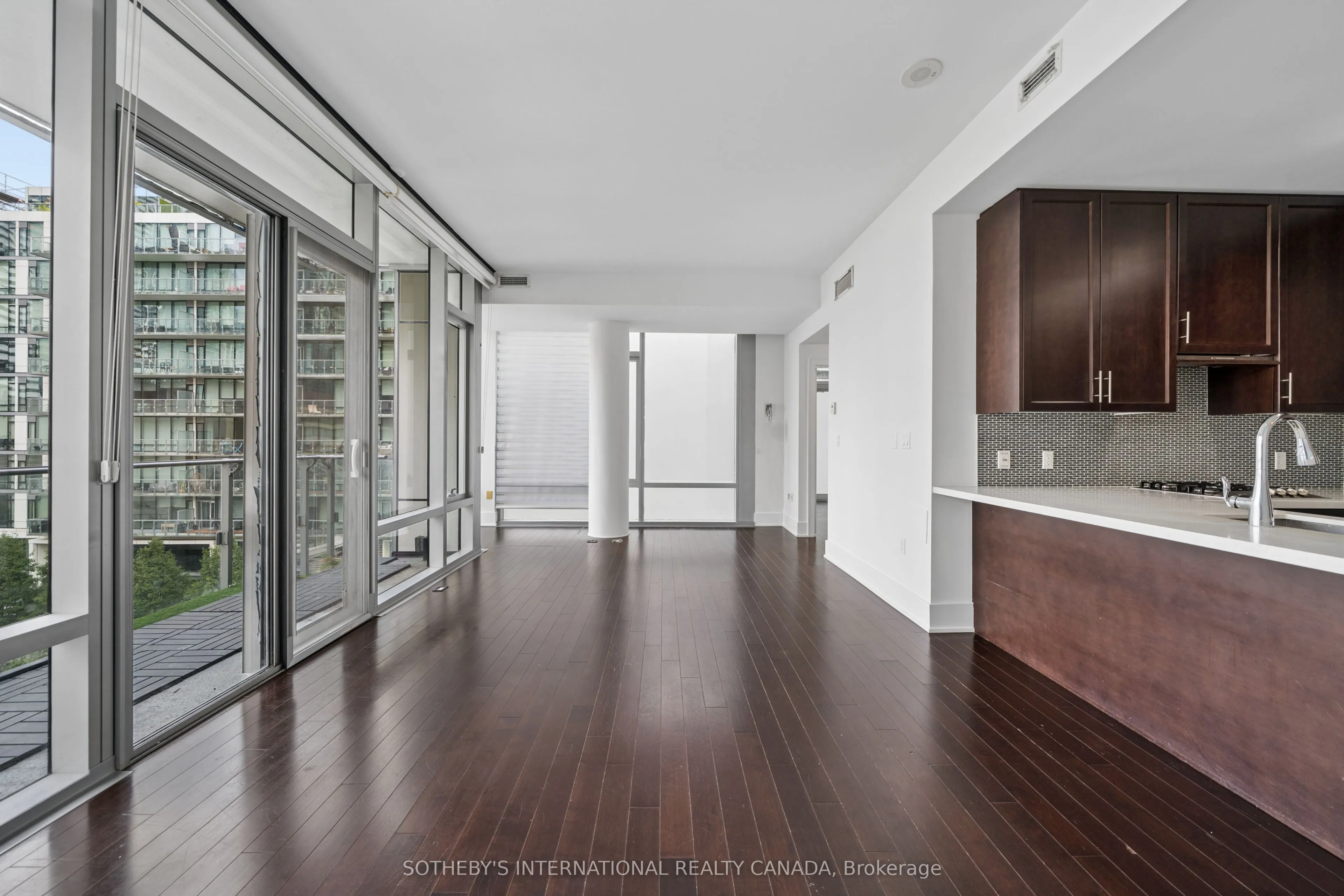 39 Queens Quay E #502