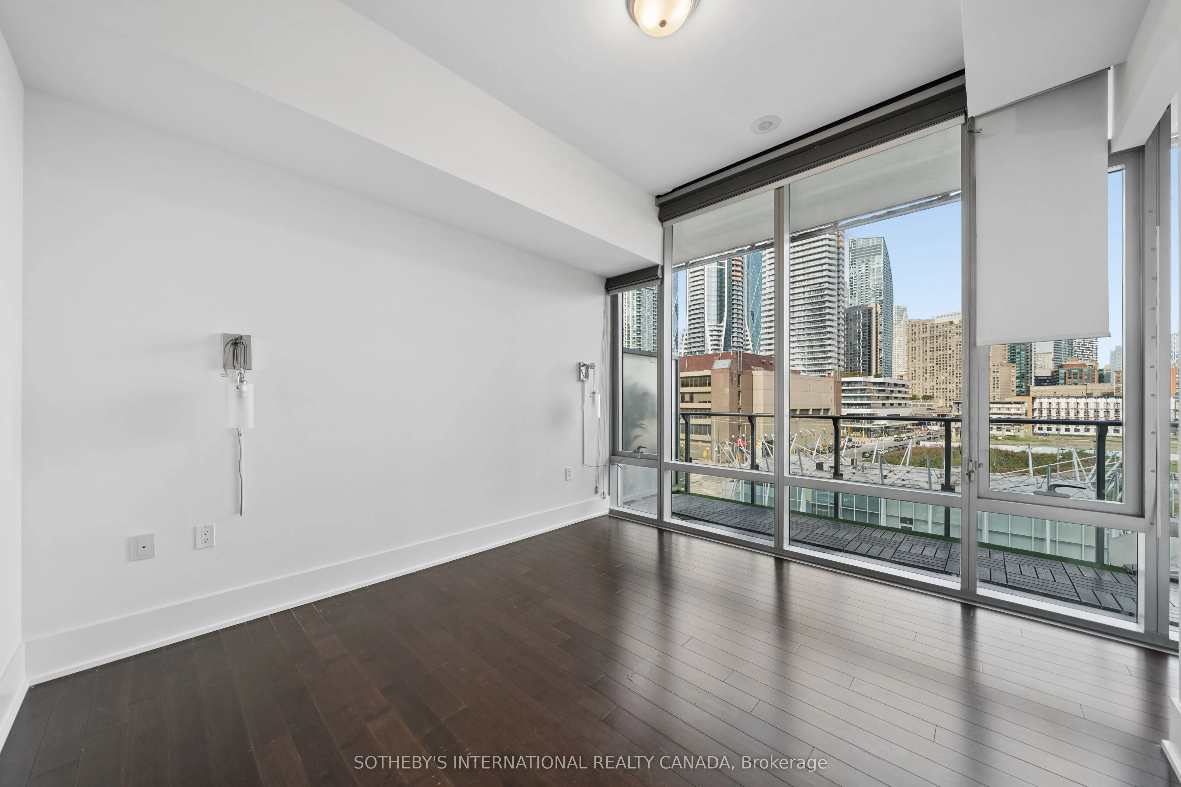 39 Queens Quay E #502