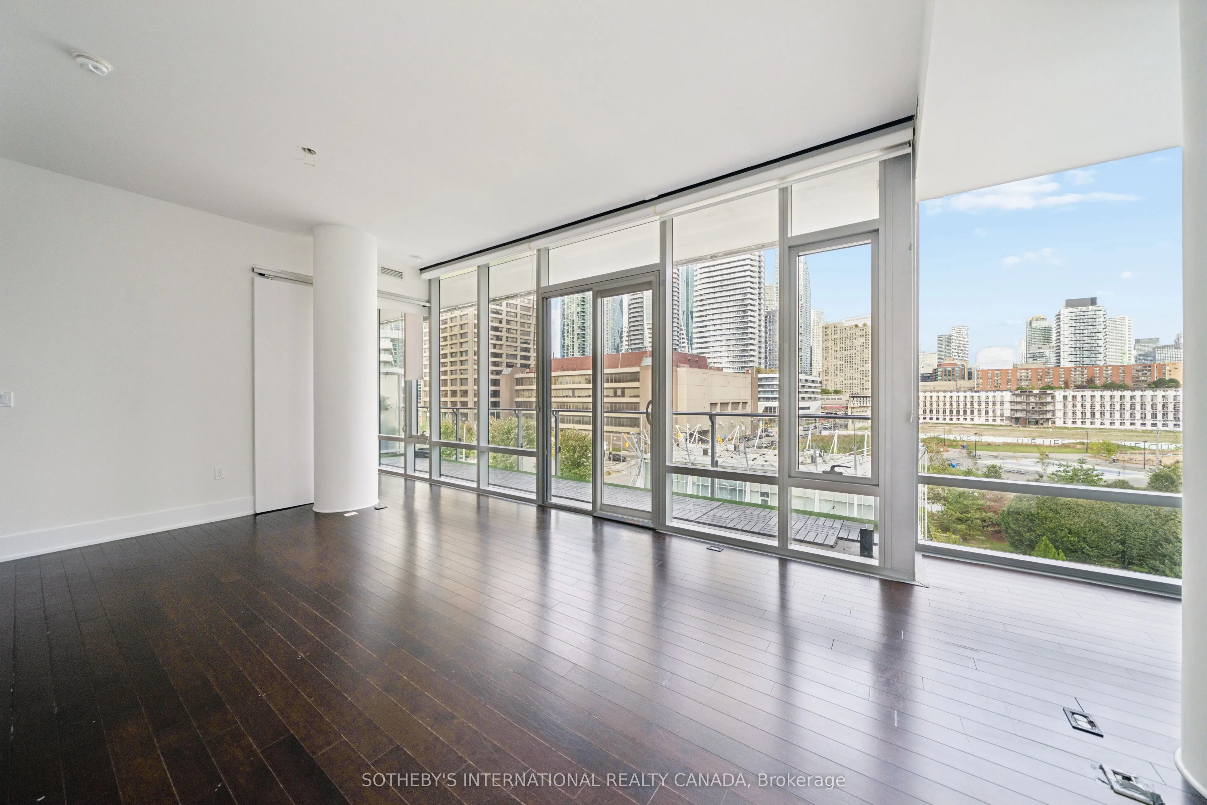 39 Queens Quay E #502